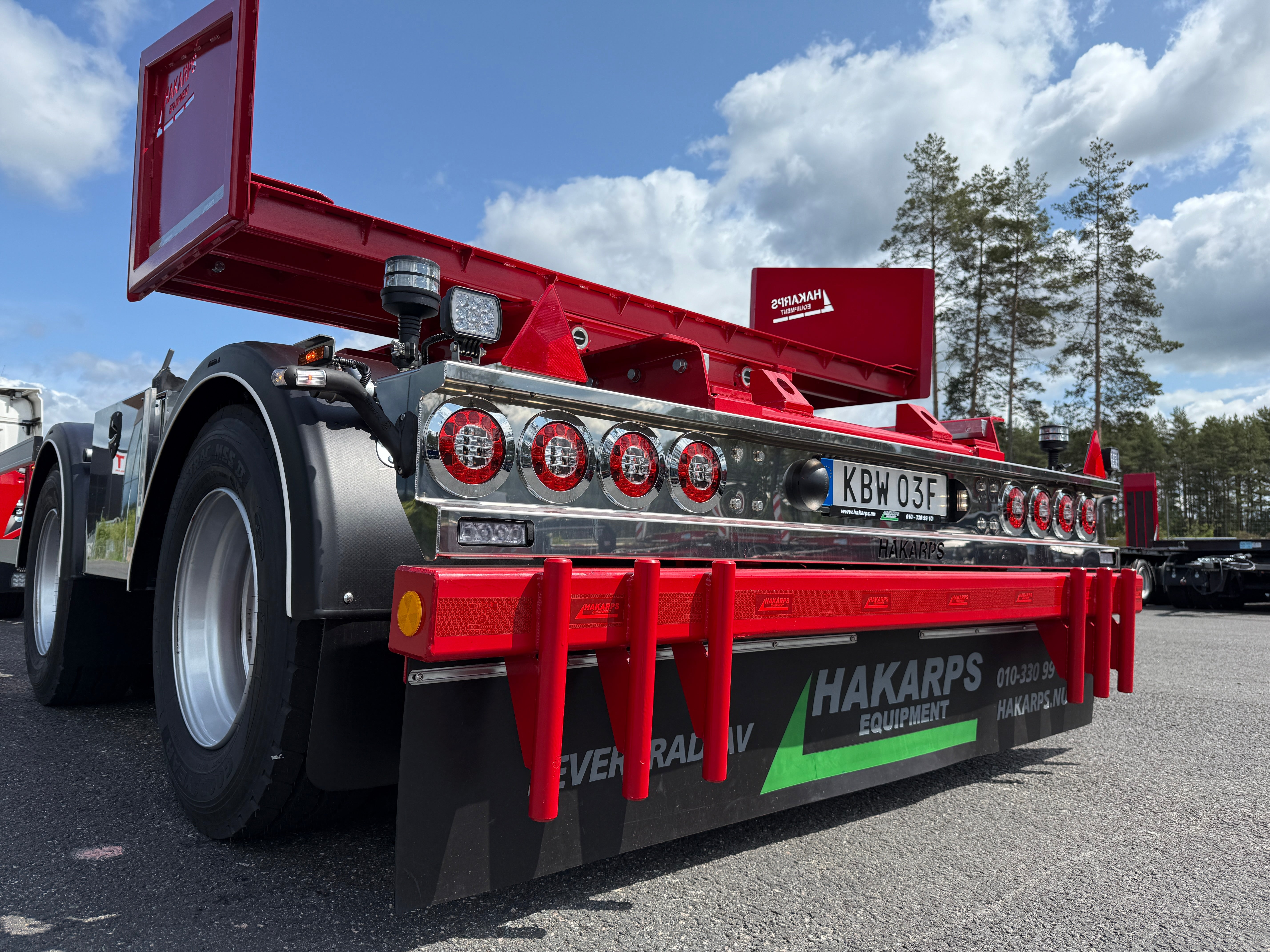 4 axlad 38 tons lastväxlarvagn med tipp, skjutbar boggie och flak