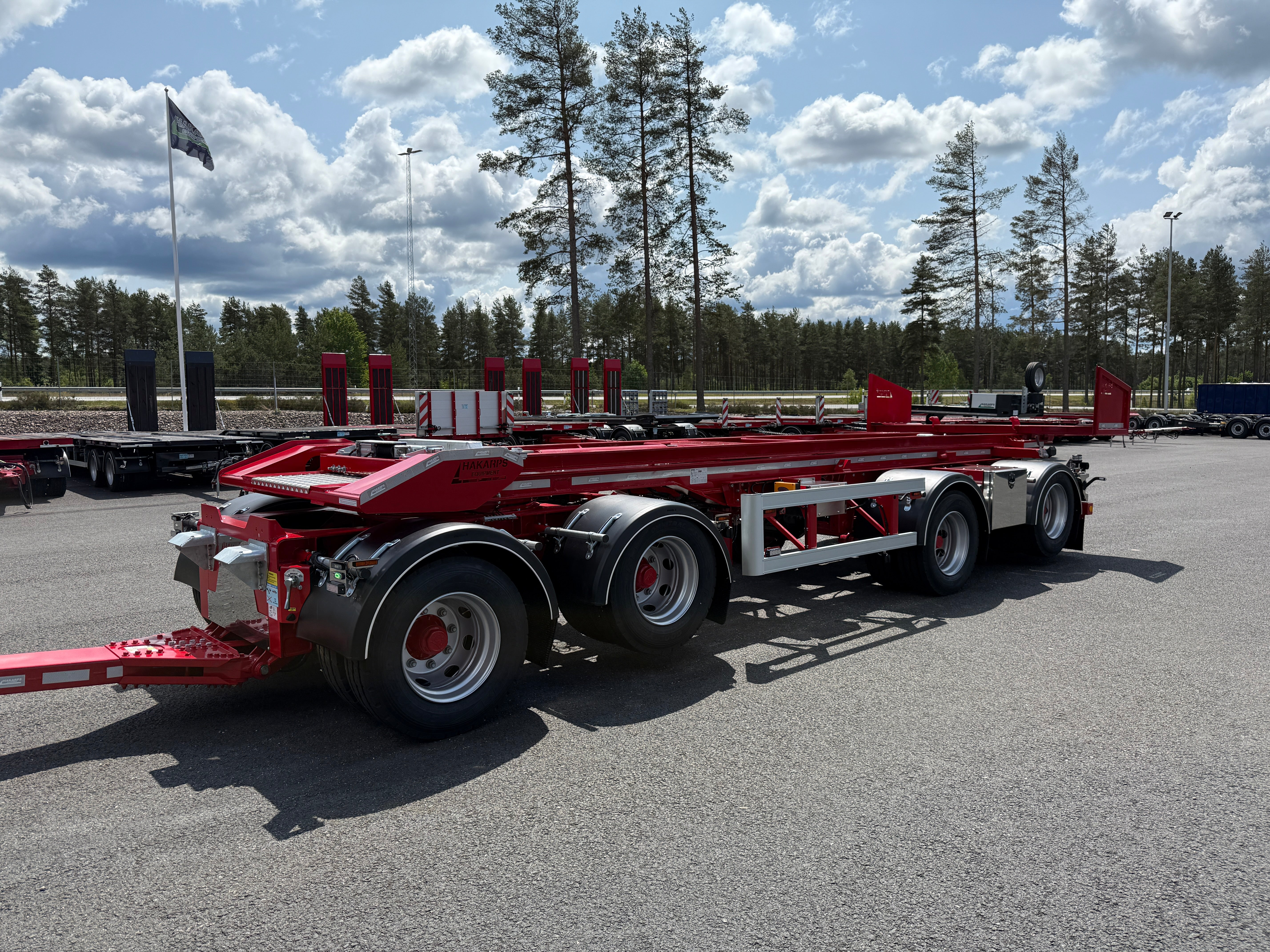 4 axlad 38 tons lastväxlarvagn med tipp, skjutbar boggie och flak