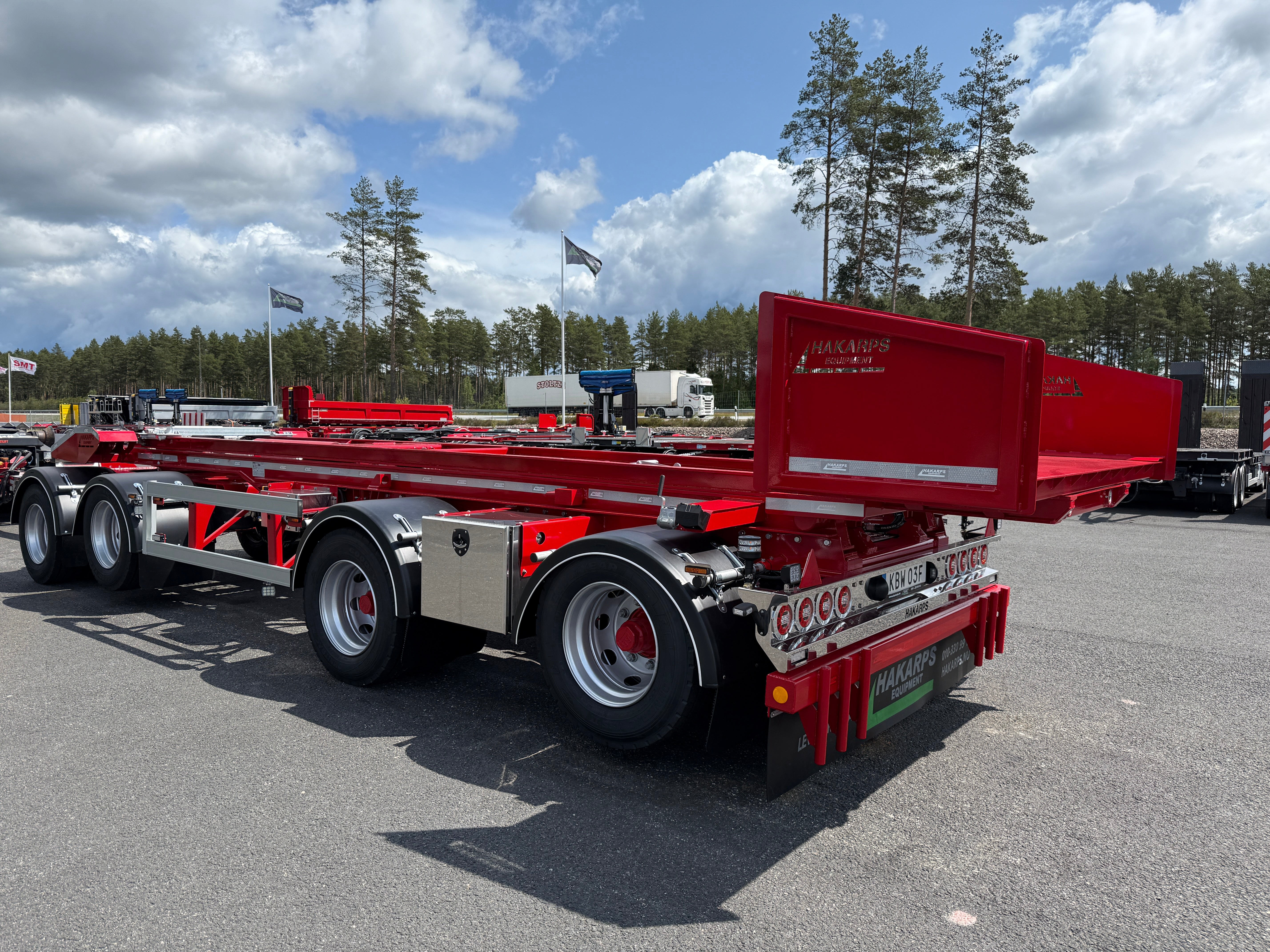 4 axlad 38 tons lastväxlarvagn med tipp, skjutbar boggie och flak