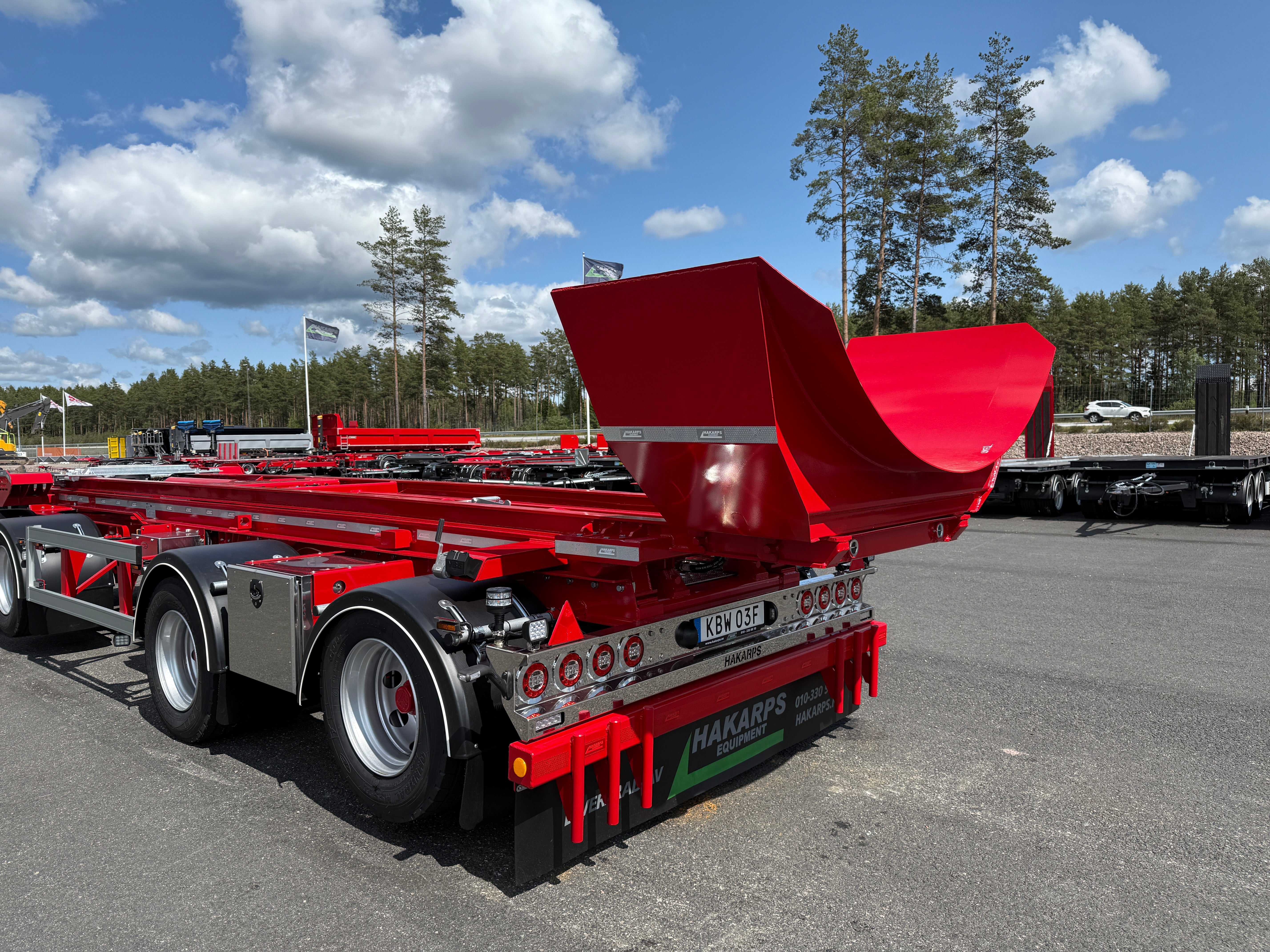 4 axlad 38 tons lastväxlarvagn med tipp, skjutbar boggie och flak