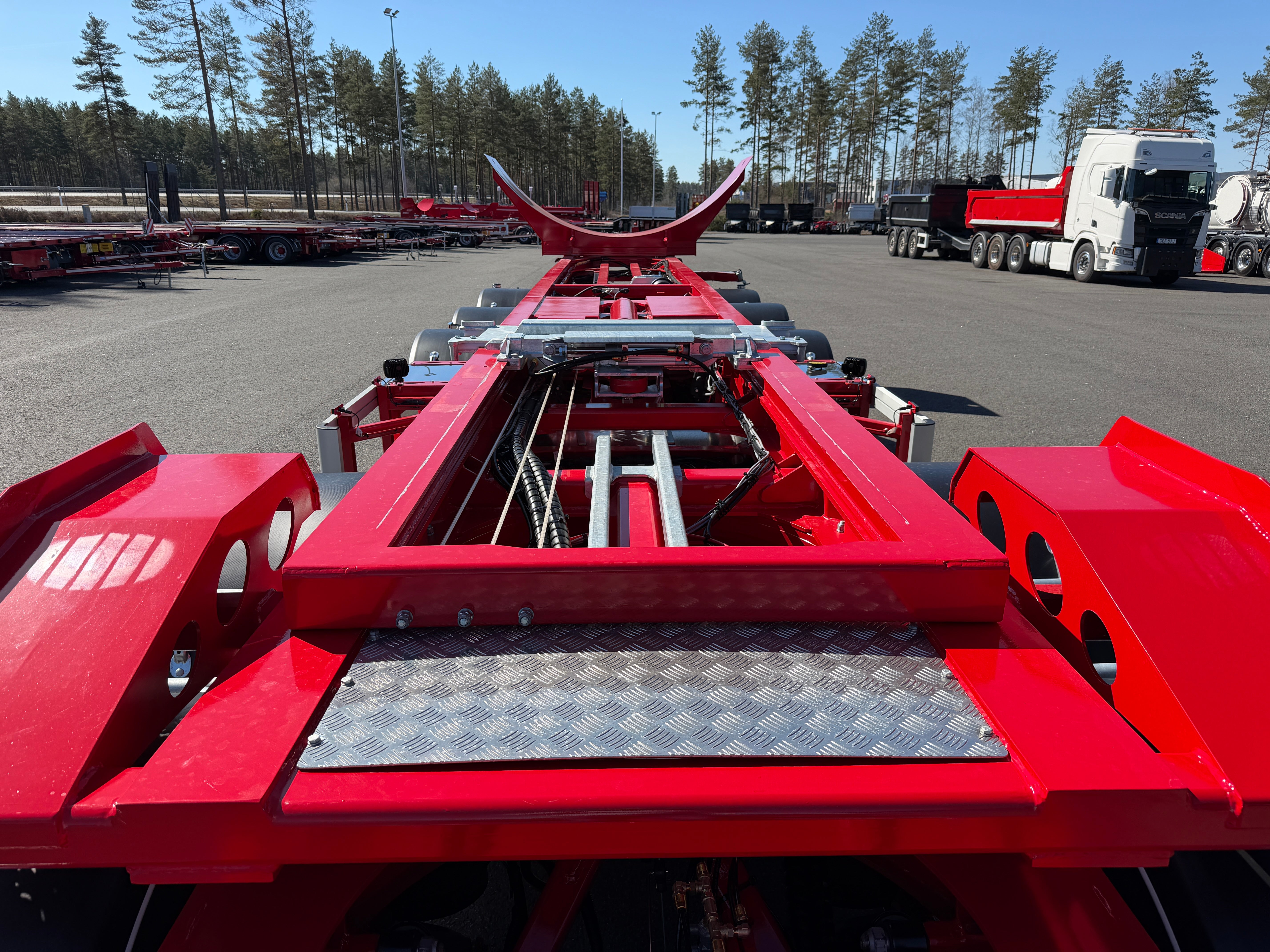 5 axlad 42 tons lastväxlarvagn med tipp, skjutbar boggie och flak