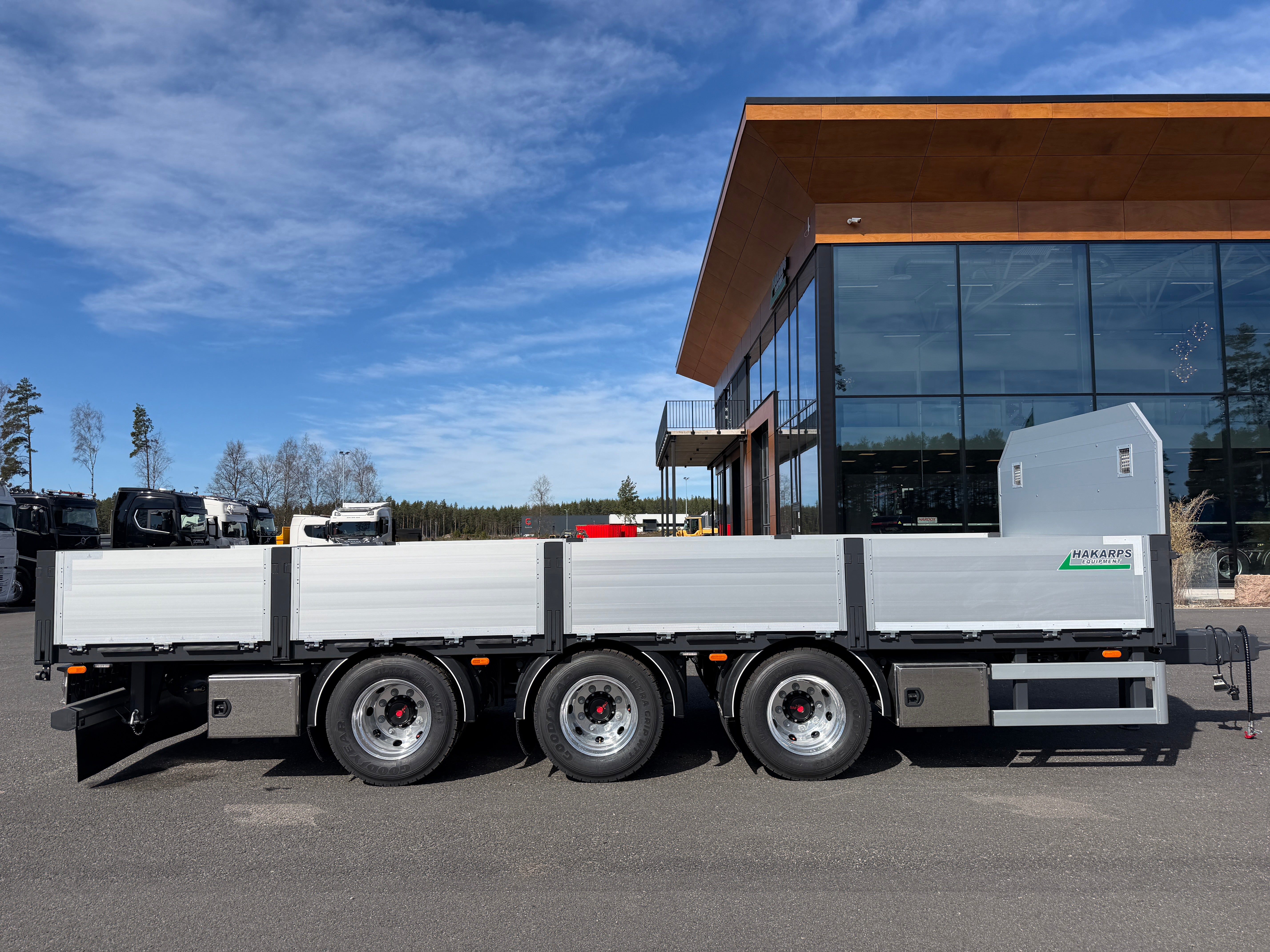 3 axlad 24 tons axlad flakkärra