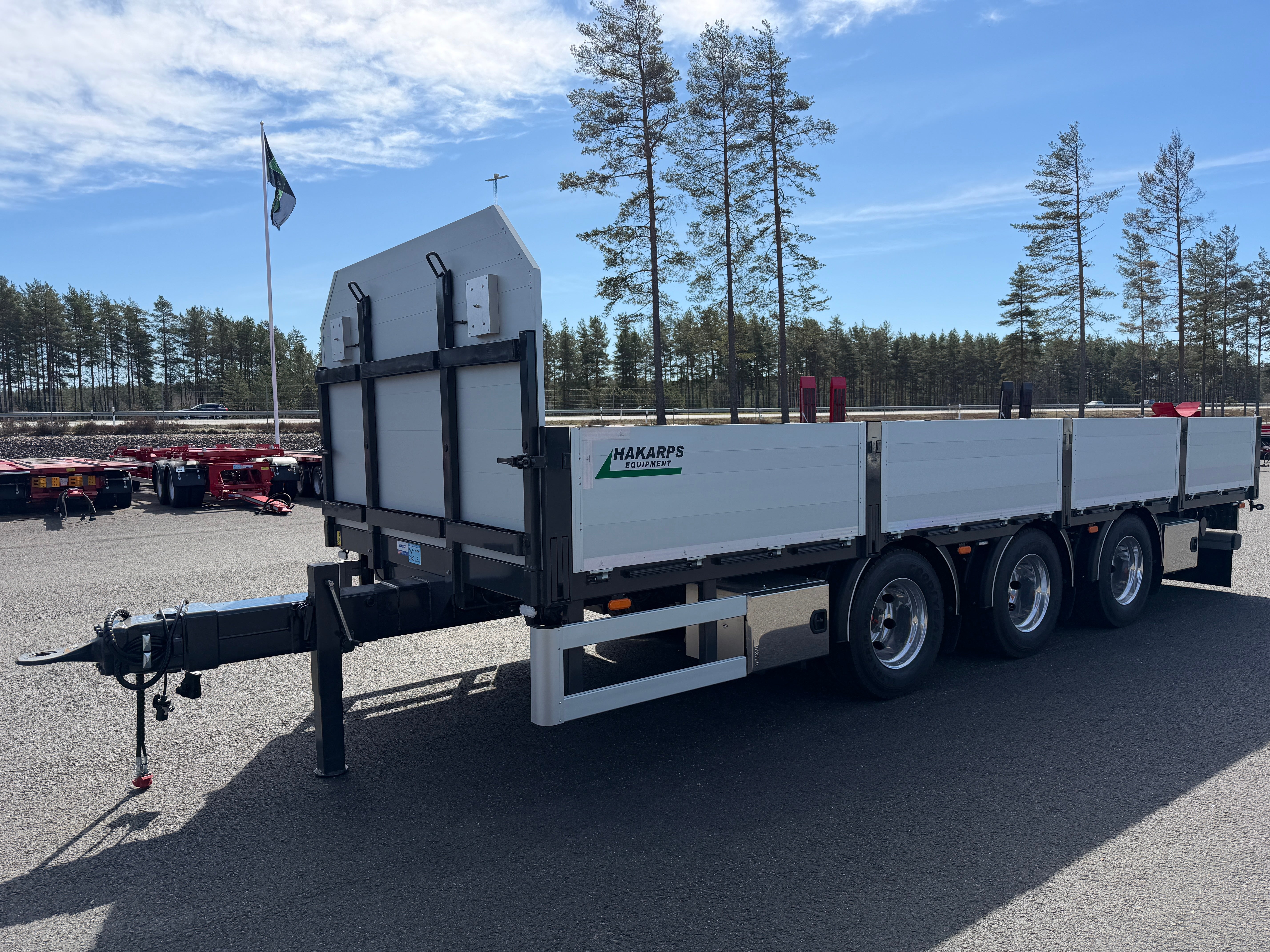 3 axlad 24 tons axlad flakkärra
