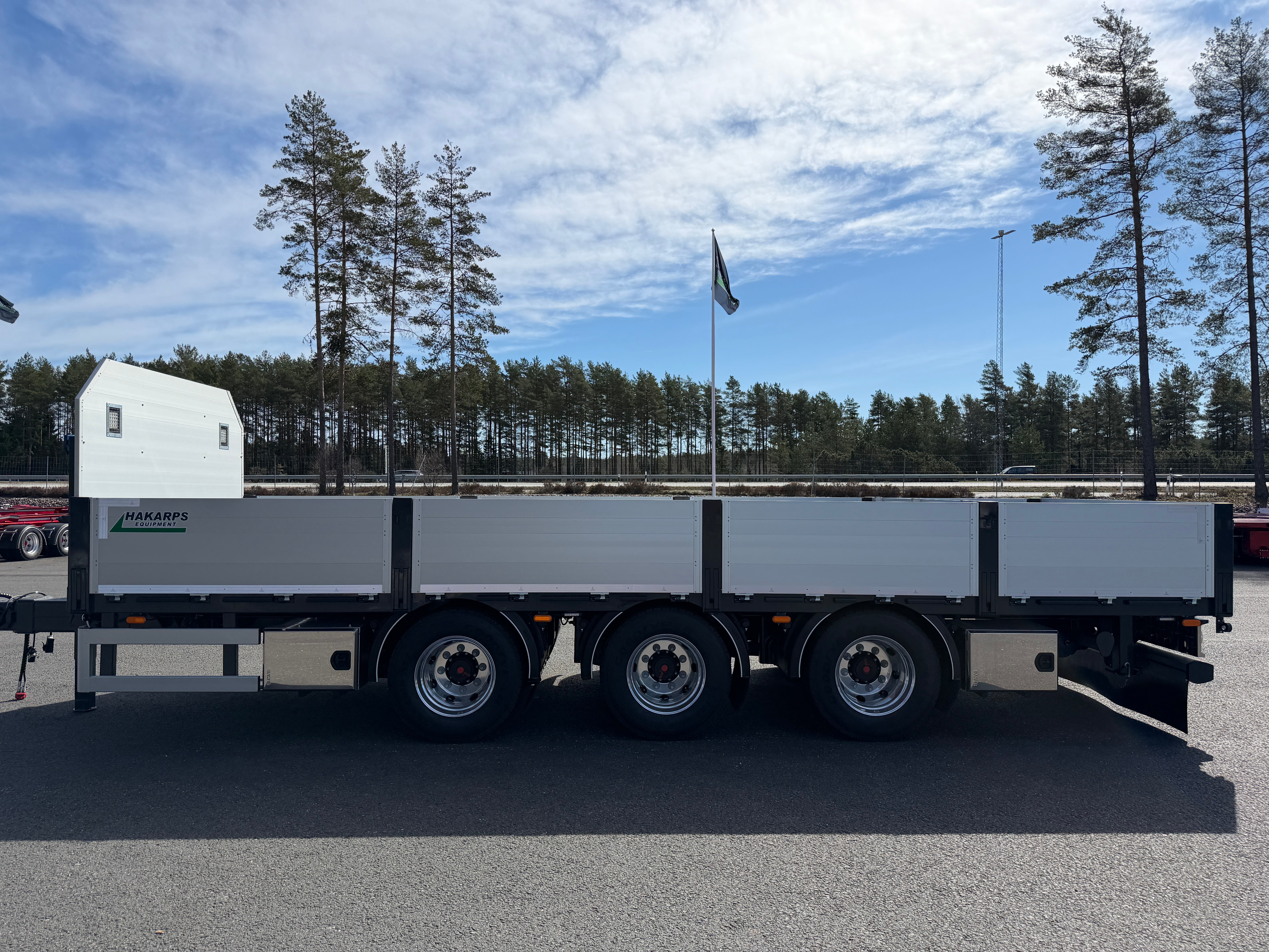 3 axlad 24 tons axlad flakkärra