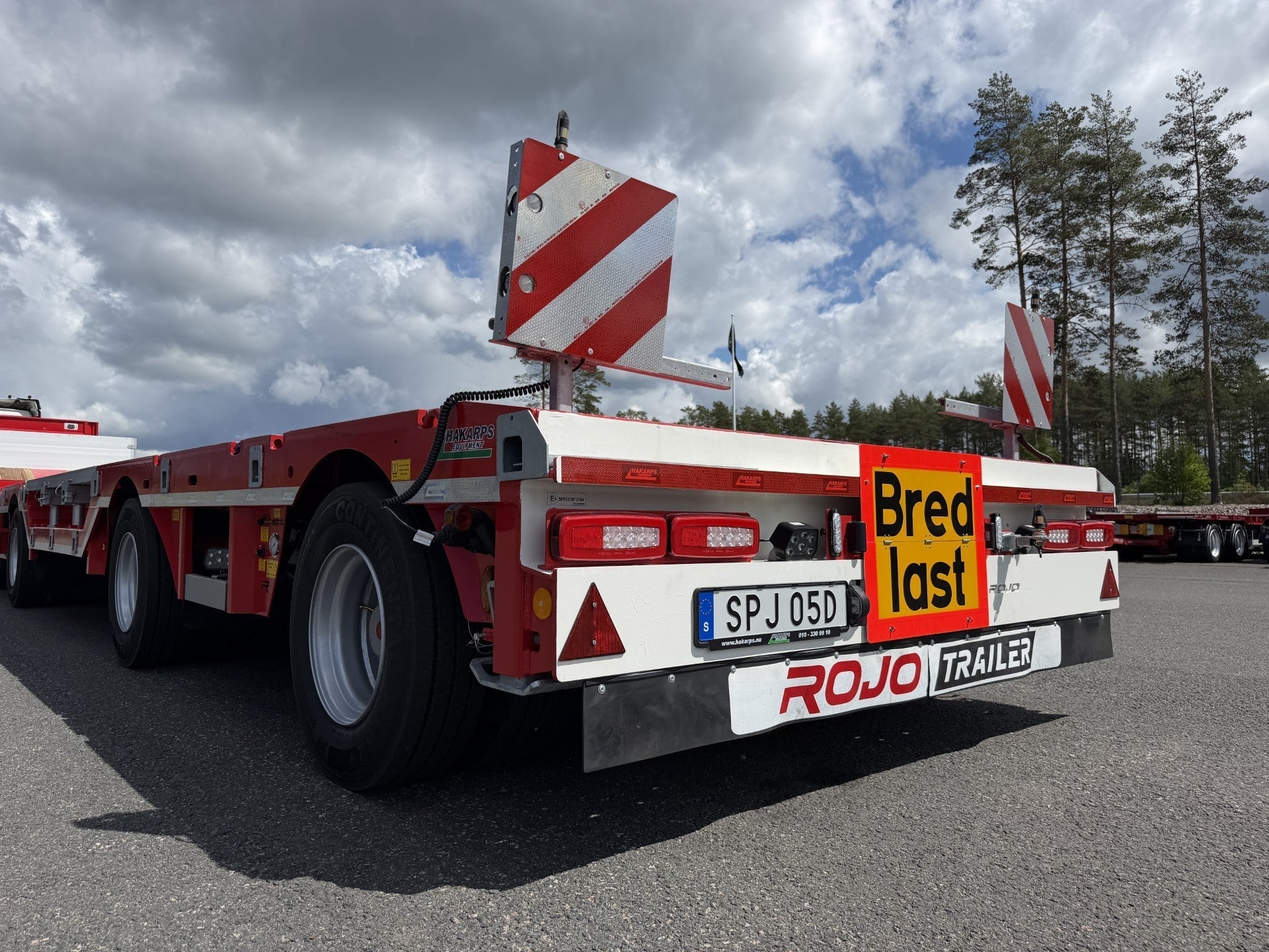 Spansk expertis möter svenska vägar. Vi tar Rojo Trailer till Sverige