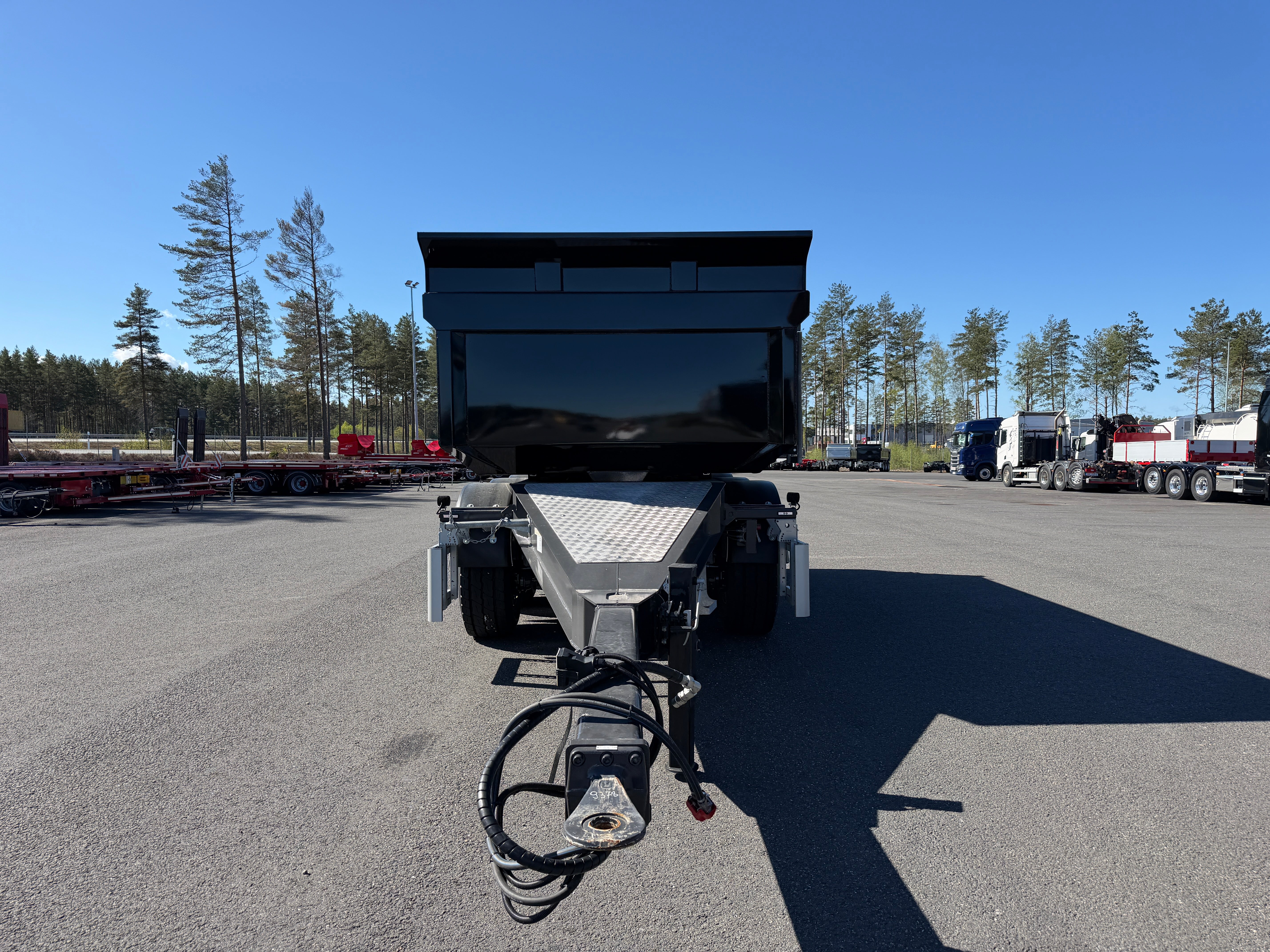 3 axlad 24 tons dumperkärra med kort dragstång