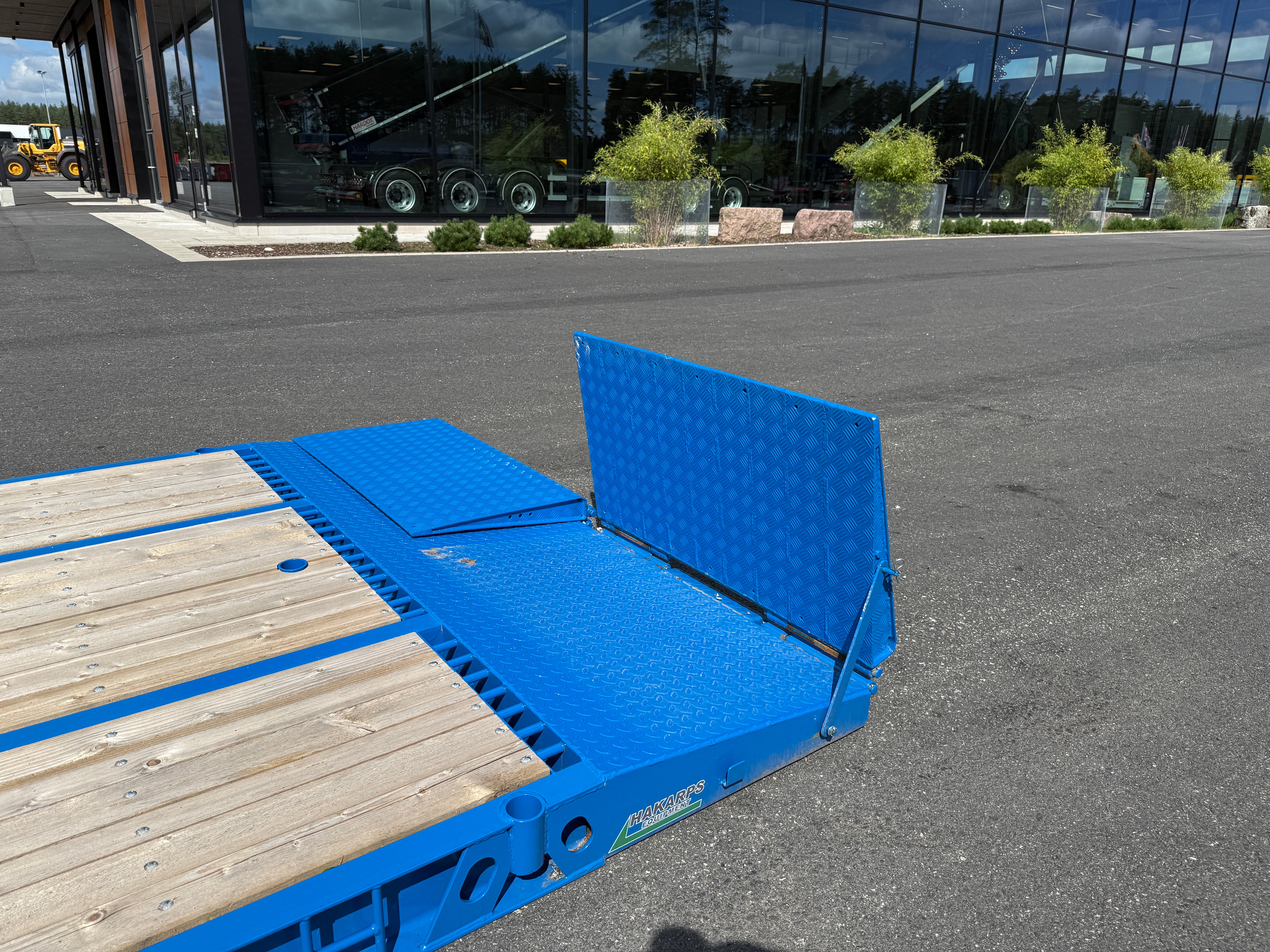 Maskinflak med stegar och sandwich ramp
