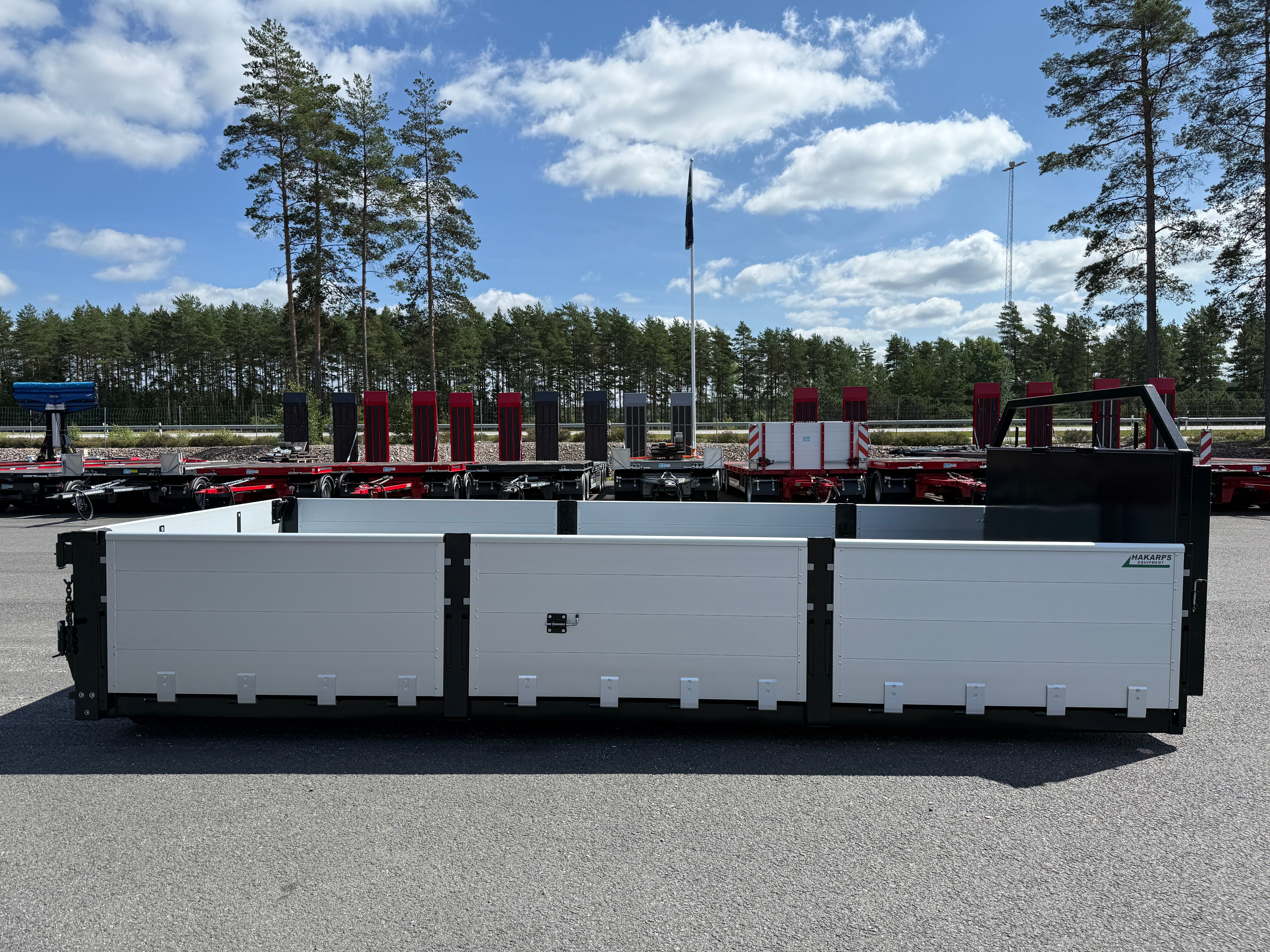 Lastväxlarflak med aluminiumlämmar grusförstärkt 5.600mm