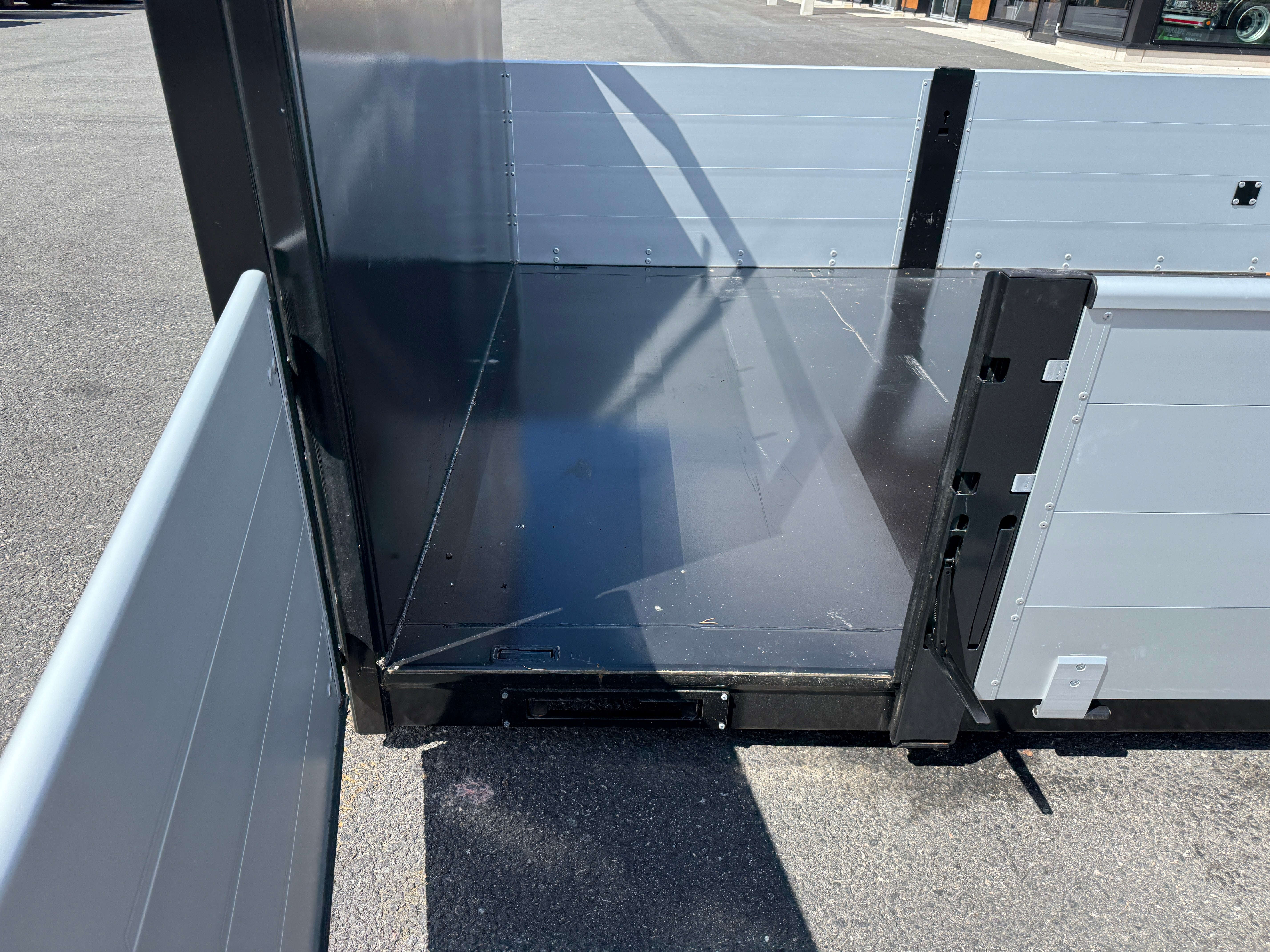 Lastväxlarflak med aluminiumlämmar grusförstärkt 5.600mm