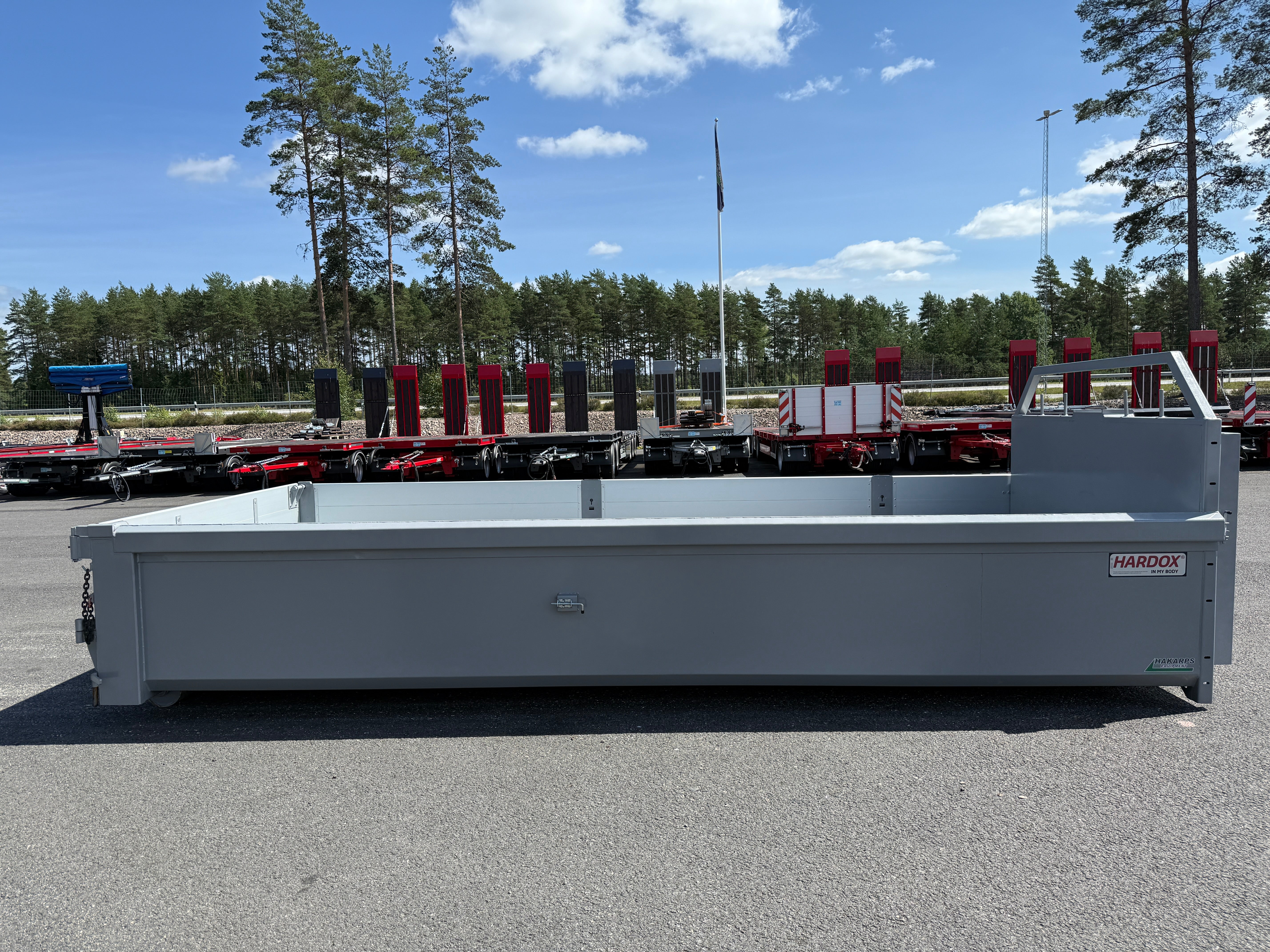 Schaktflak med öppningsbar vänster sida