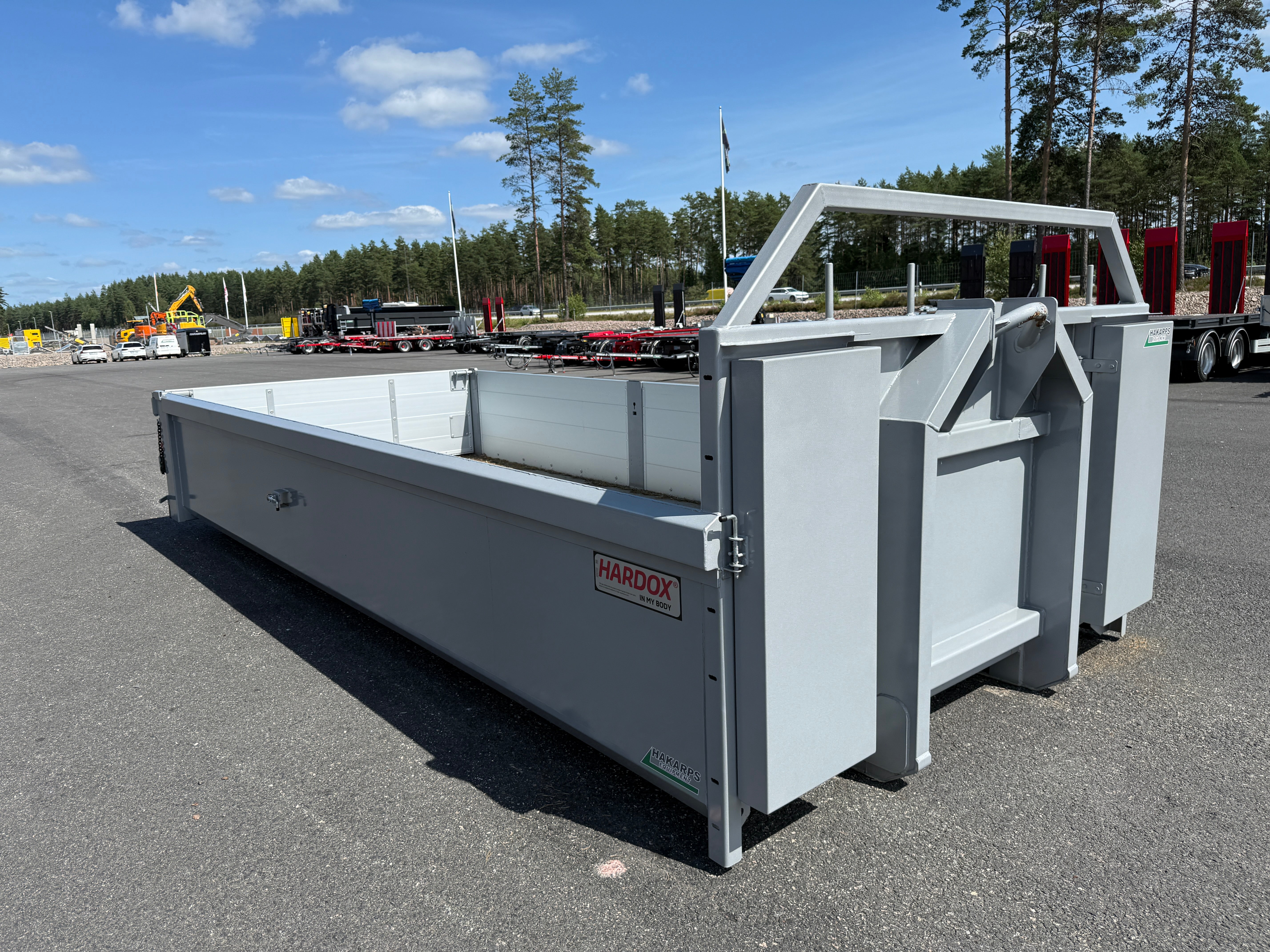 Schaktflak med öppningsbar vänster sida