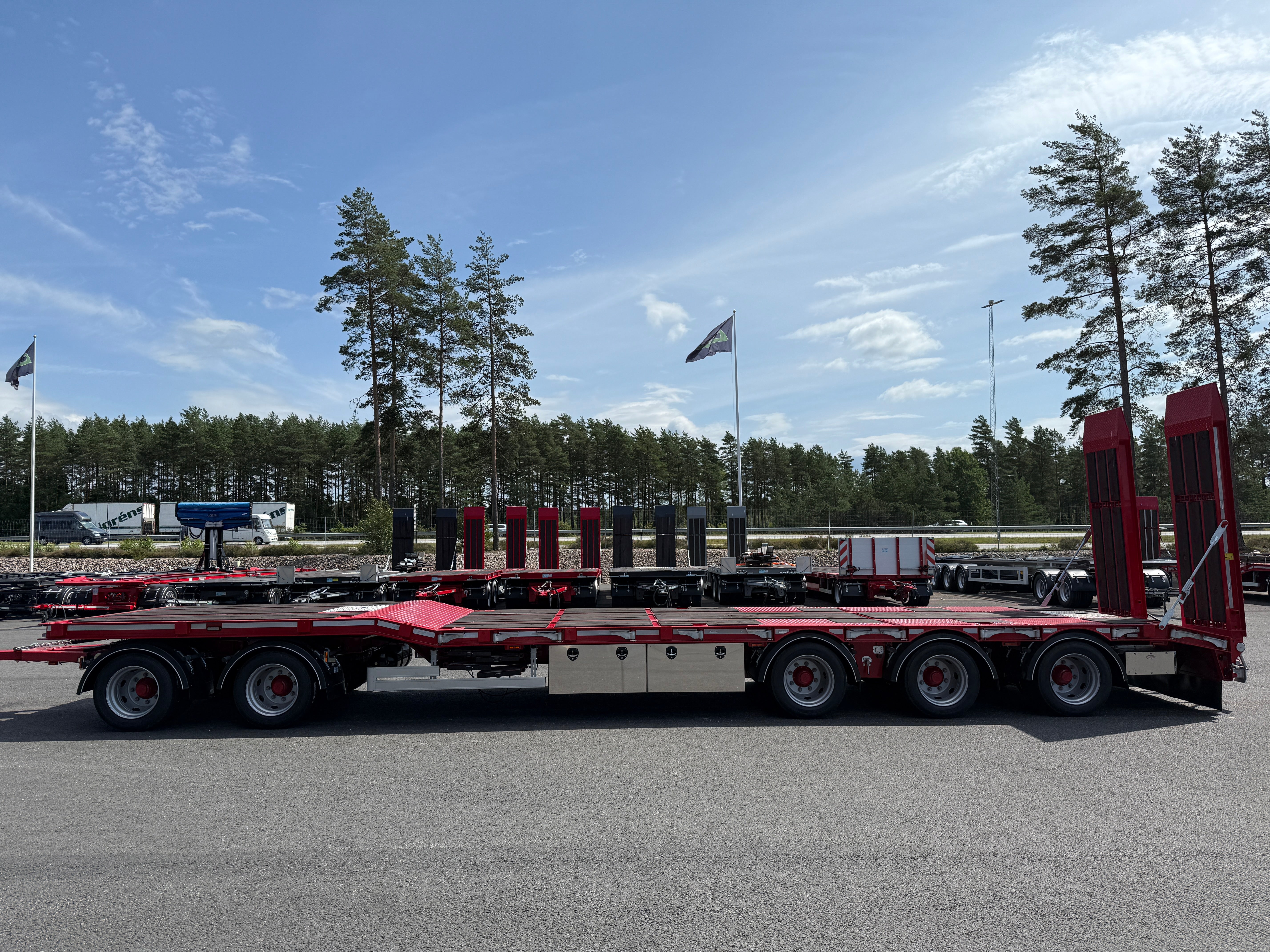 5 axlad 42 tons maskinvagn med hydrauliska ramper