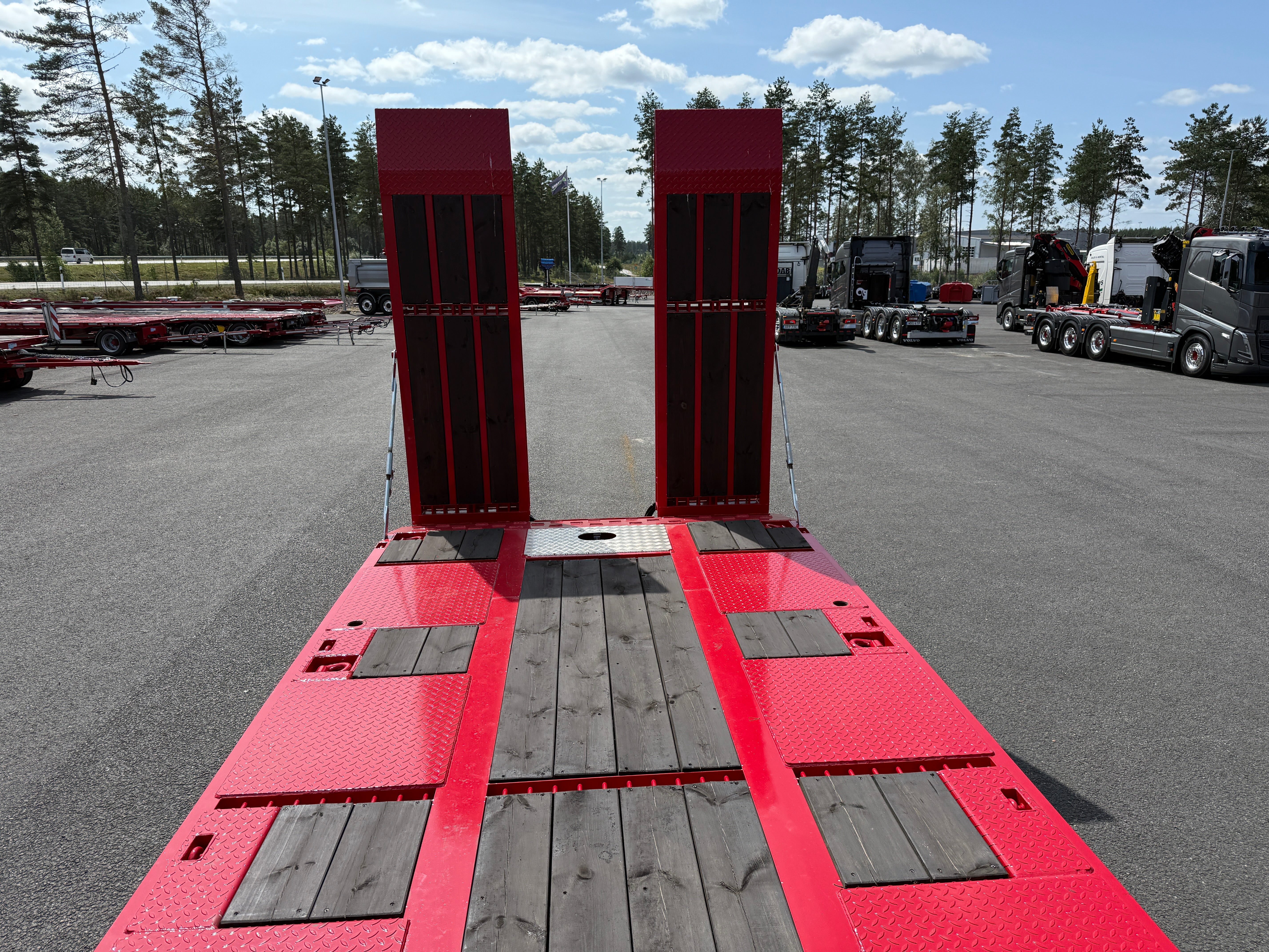 5 axlad 42 tons maskinvagn med hydrauliska ramper