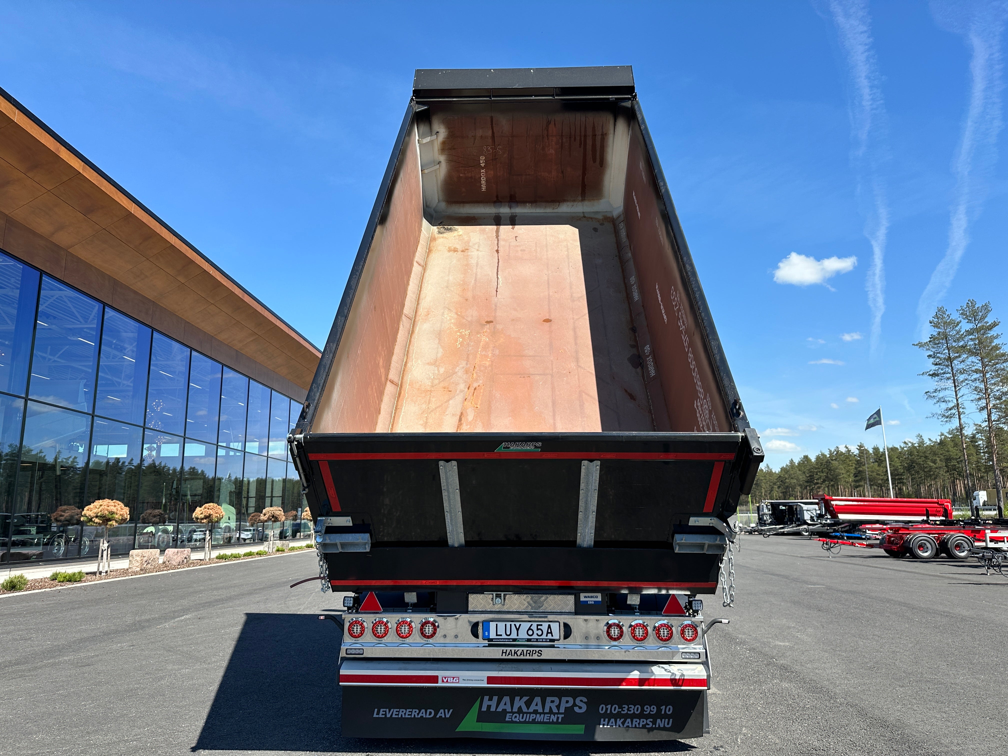3 axlad 30 tons dumperkärra med låsbar vändkrans och skjutbar axel