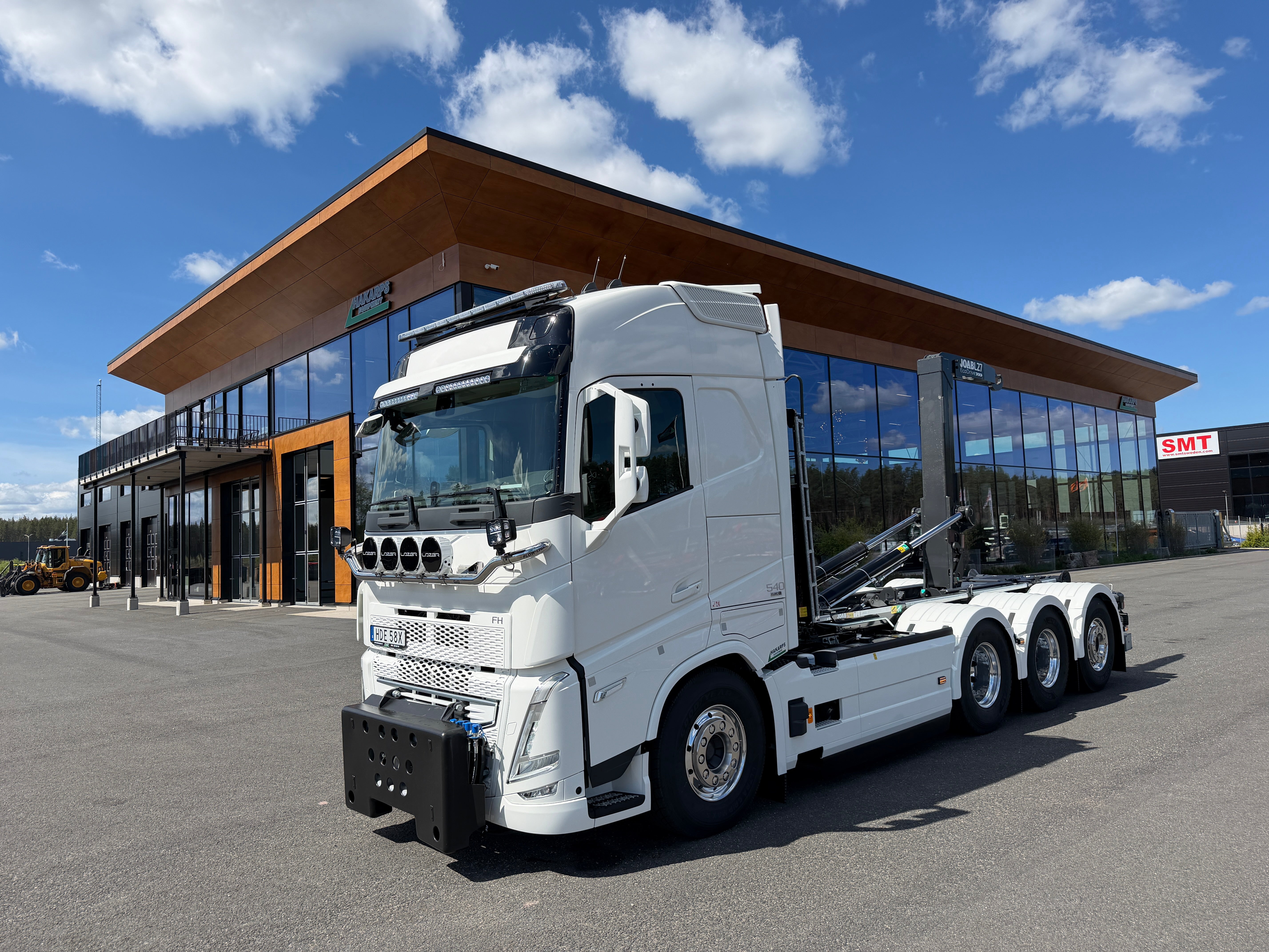 Volvo FH13 540 Tridem lastväxlare fullt plogutrustad JOAB 27 tons