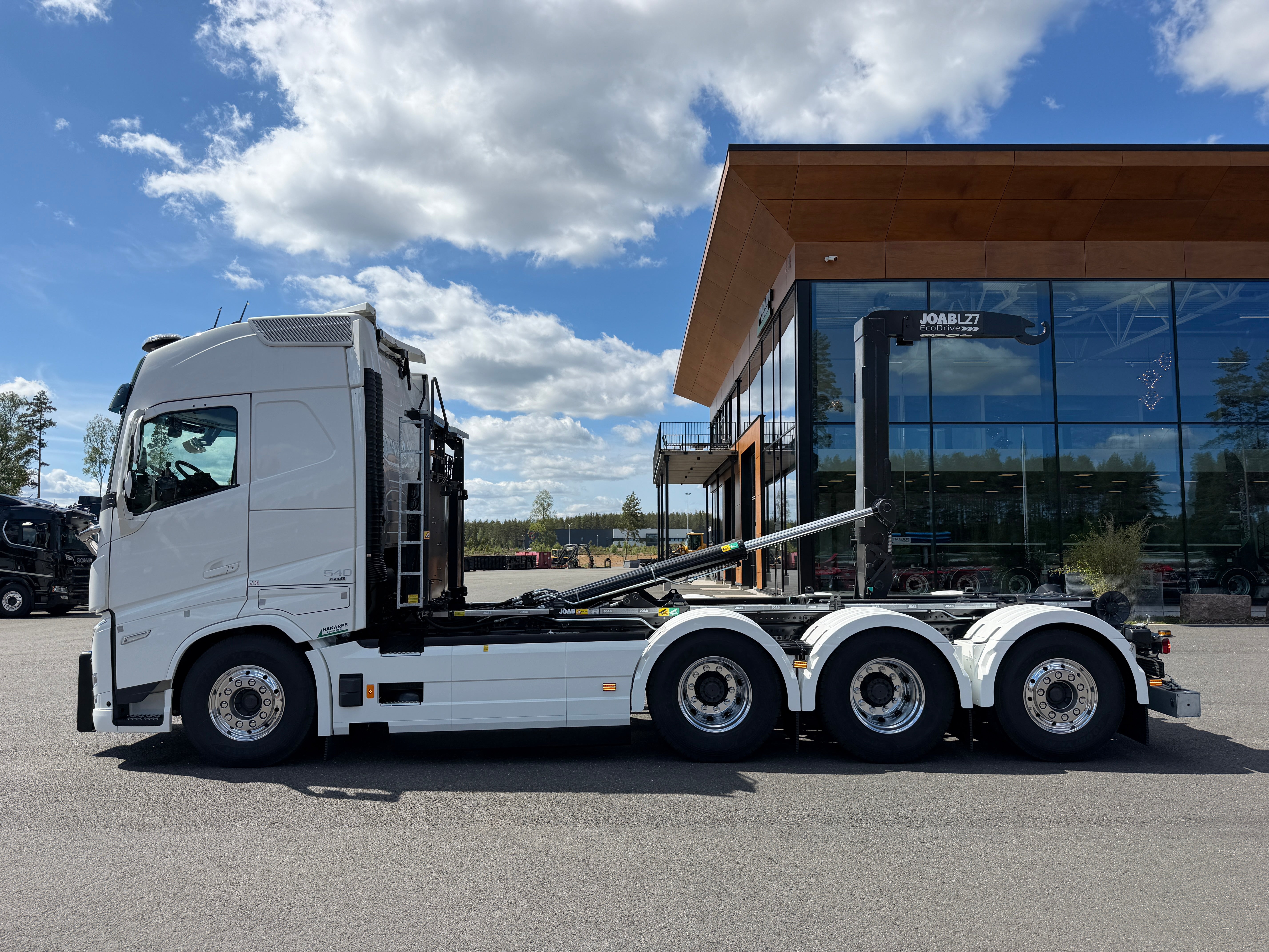Volvo FH13 540 Tridem lastväxlare fullt plogutrustad JOAB 27 tons