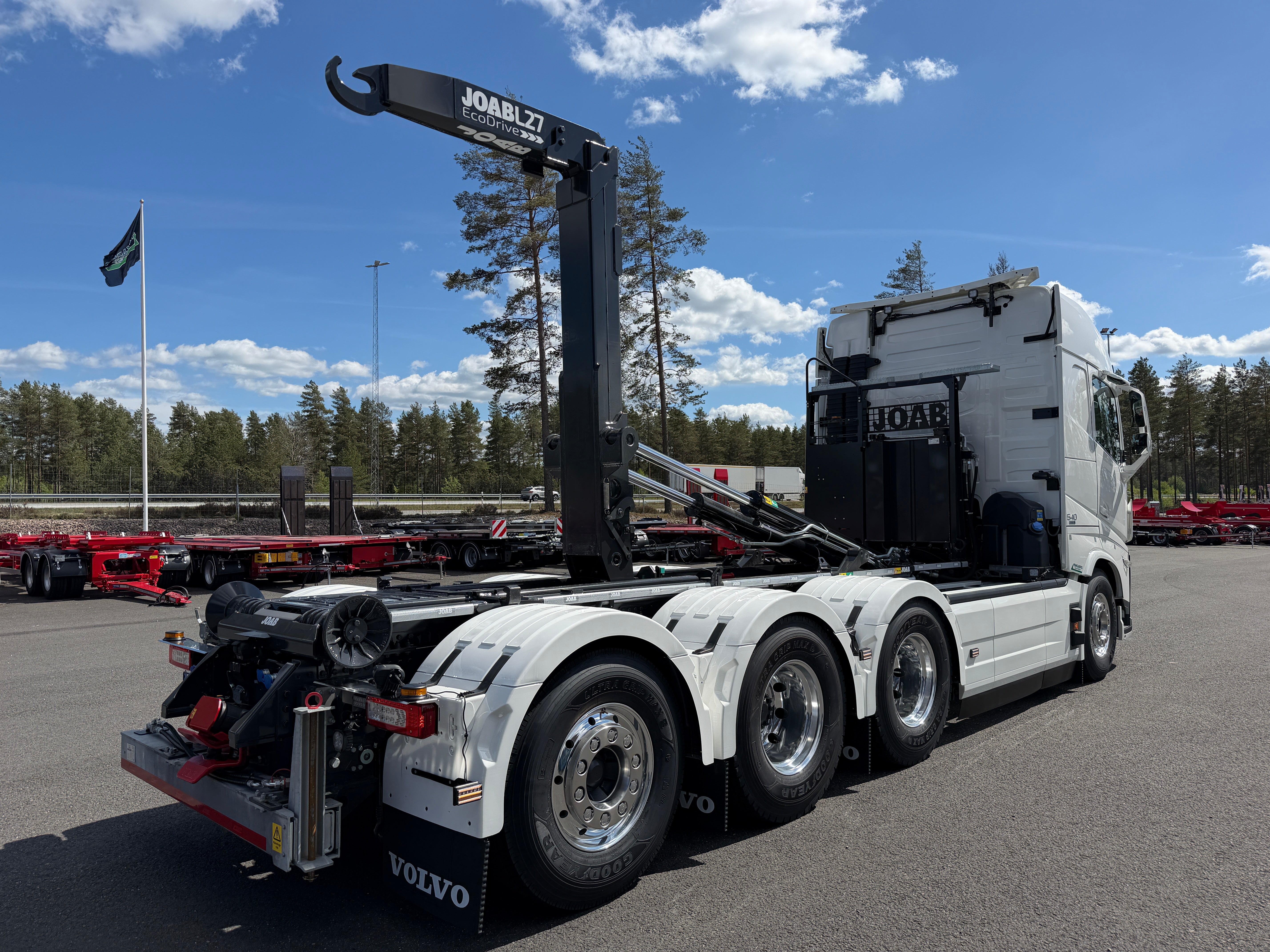 Volvo FH13 540 Tridem lastväxlare fullt plogutrustad JOAB 27 tons