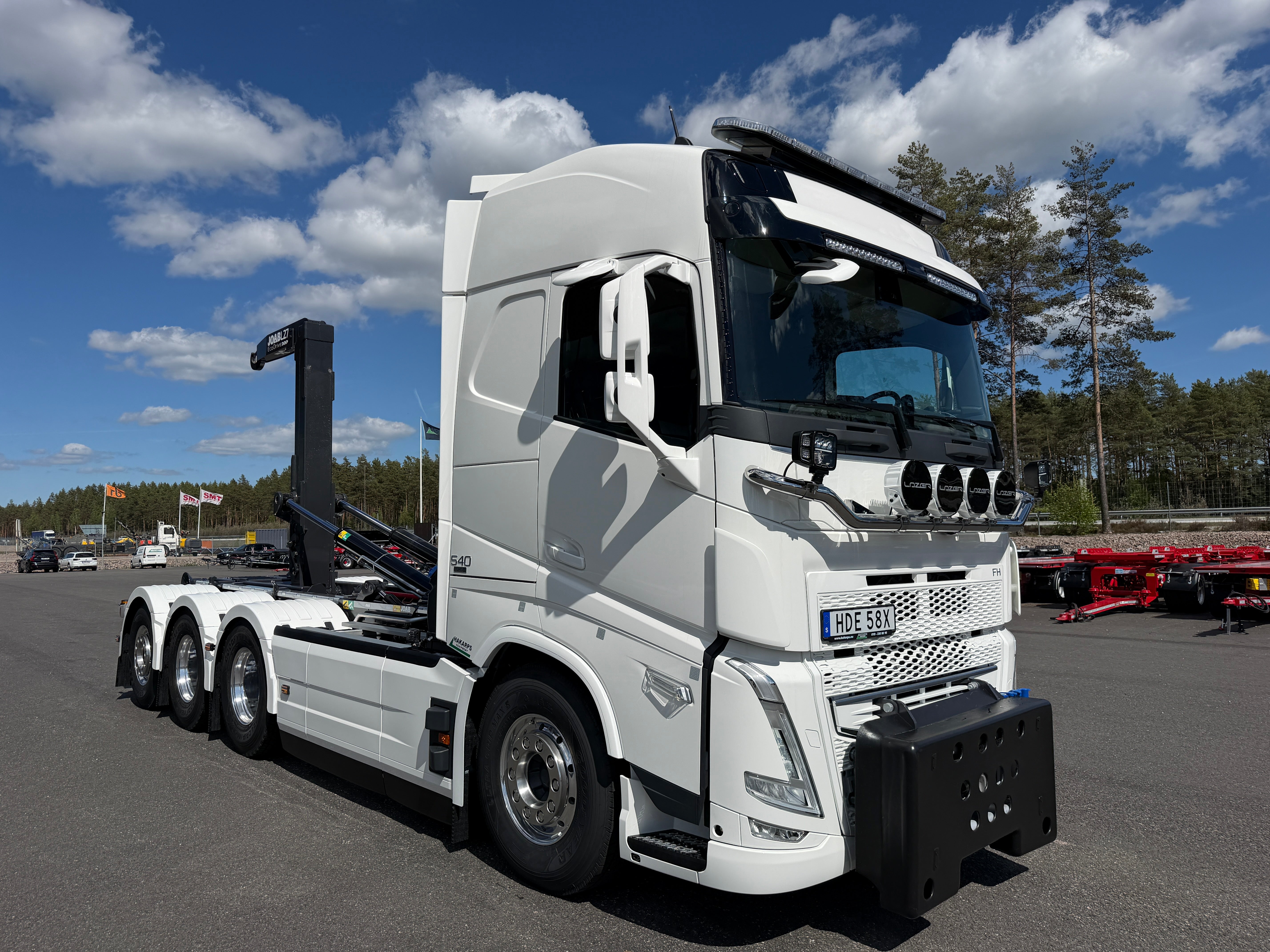 Volvo FH13 540 Tridem lastväxlare fullt plogutrustad JOAB 27 tons
