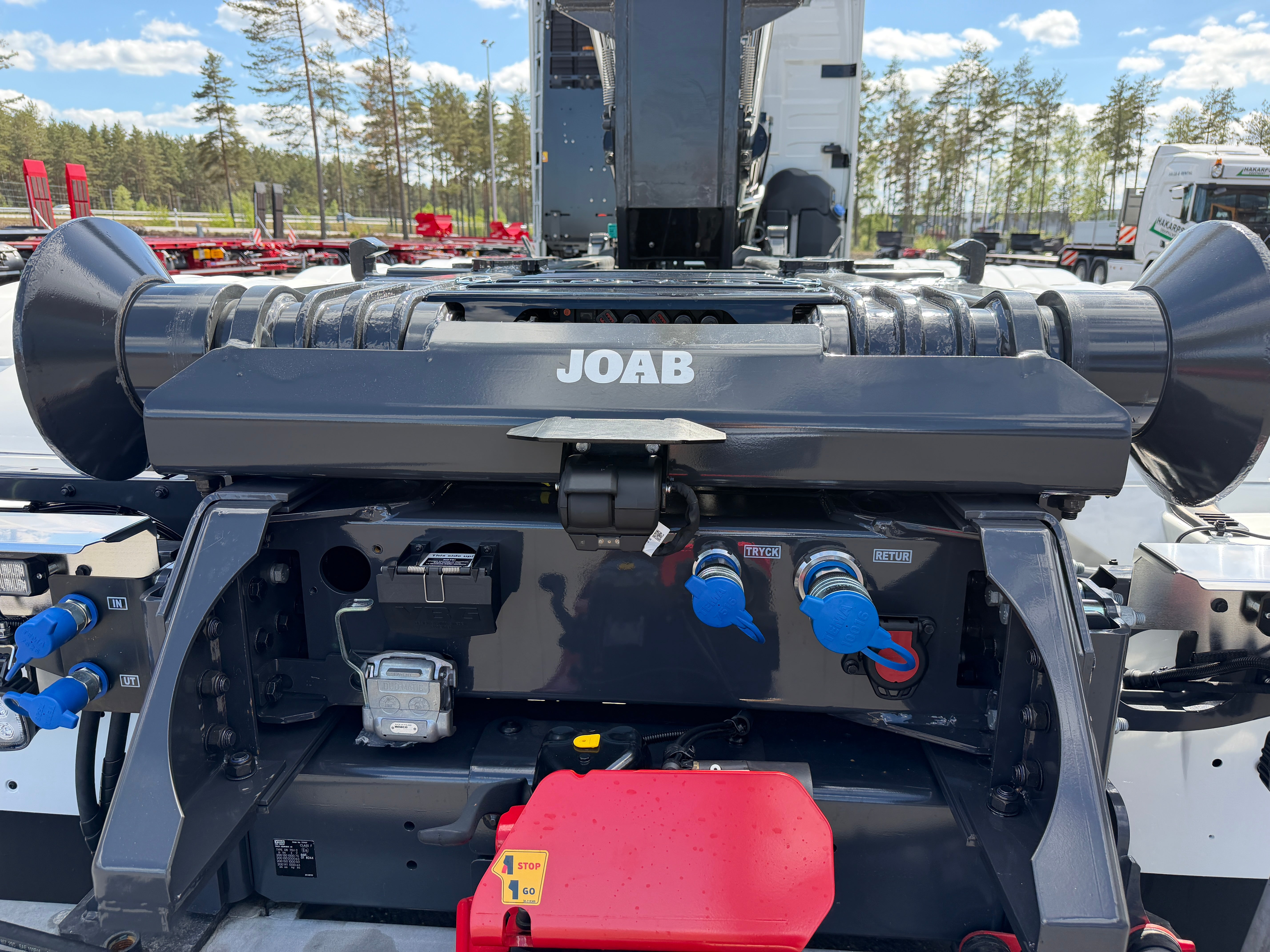 Volvo FH13 540 Tridem lastväxlare fullt plogutrustad JOAB 27 tons