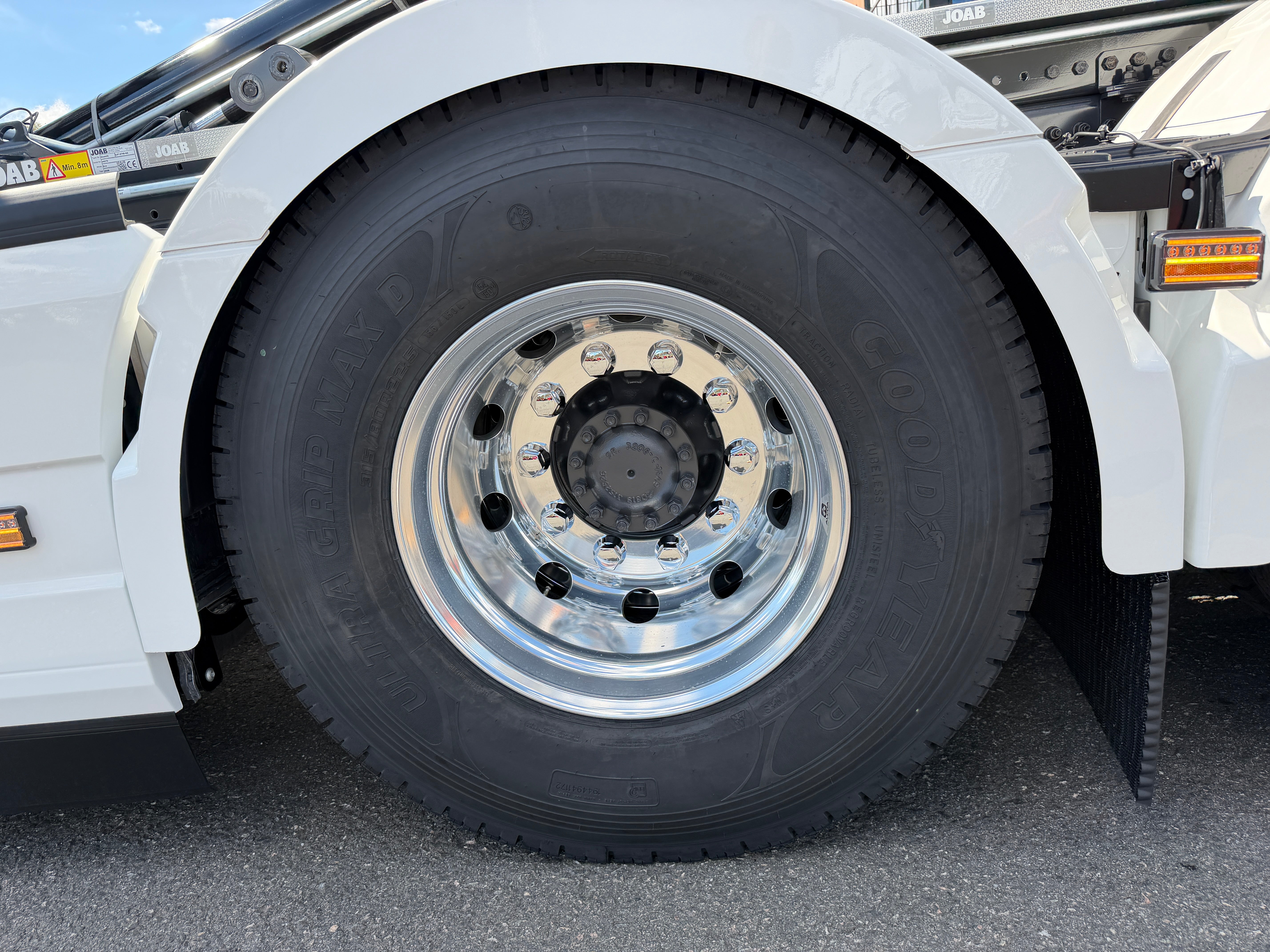 Volvo FH13 540 Tridem lastväxlare fullt plogutrustad JOAB 27 tons