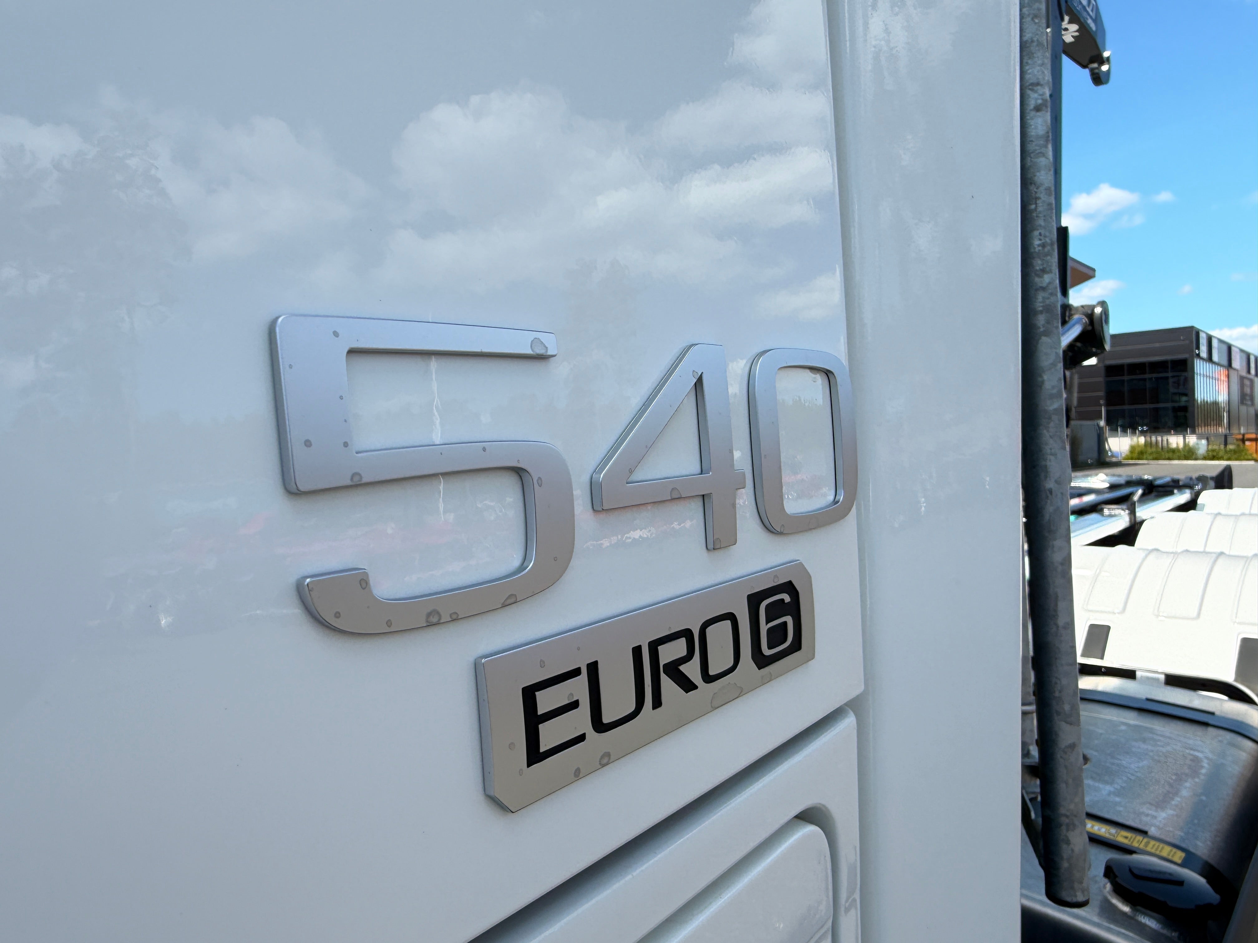 Volvo FH13 540 Tridem lastväxlare fullt plogutrustad JOAB 27 tons
