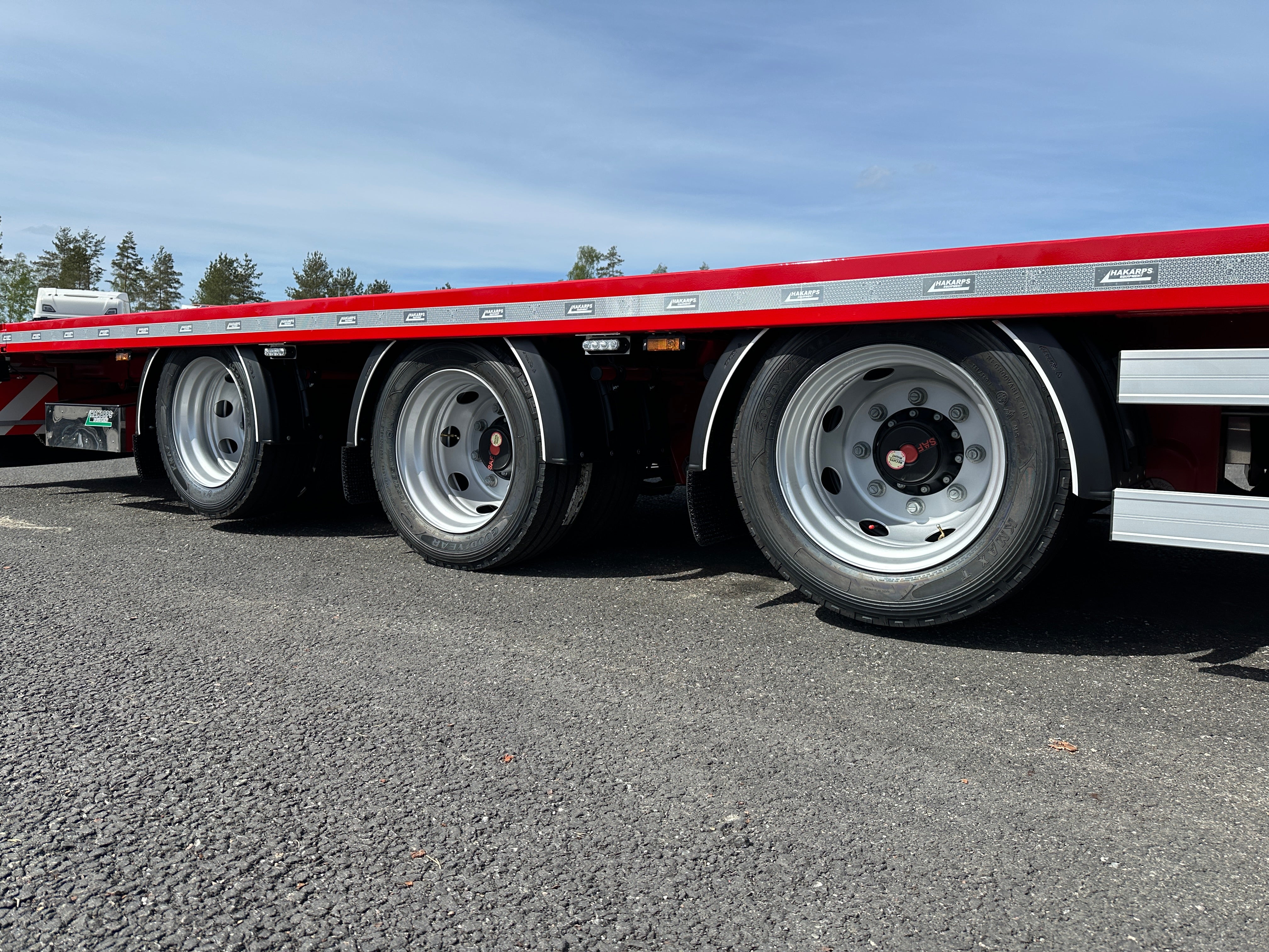 3 axlad 24 tons bodkärra 880mm lasthöjd