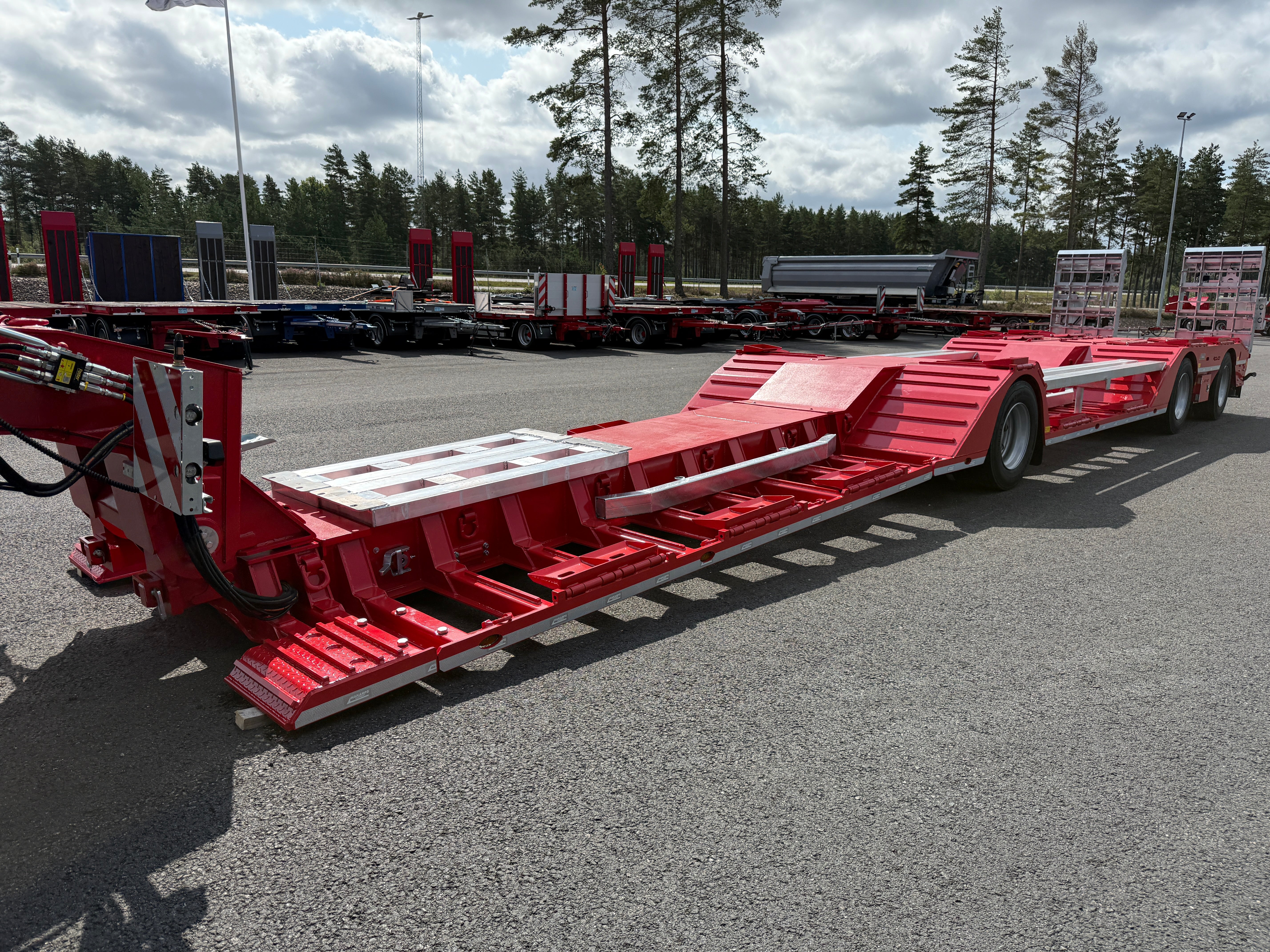3 axlad ROJO skogsmaskinstrailer avbröstningsbar svanhals + trumbon