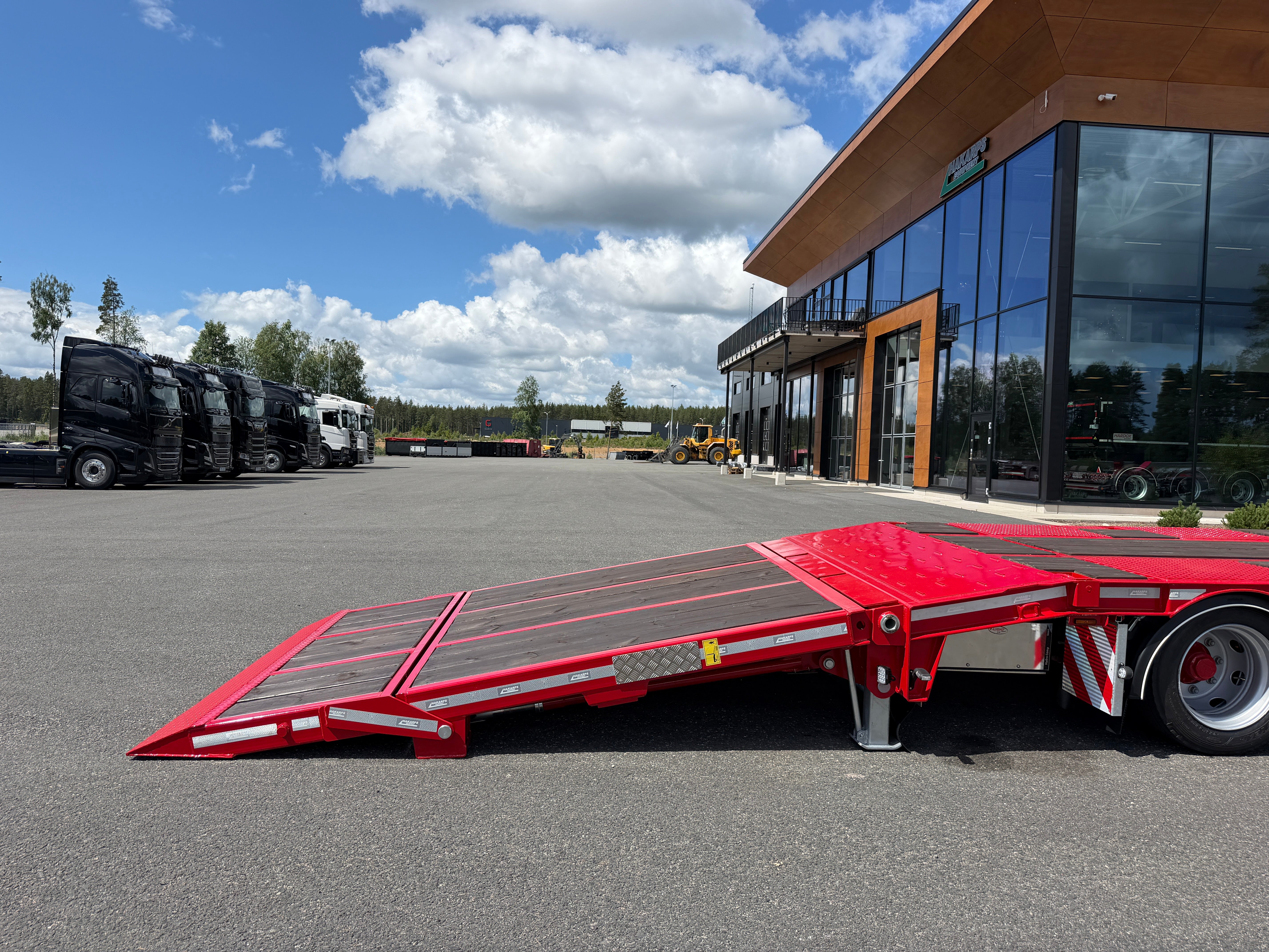 5 axlad 42 tons maskinvagn med hydraulisk ramp fullbredd