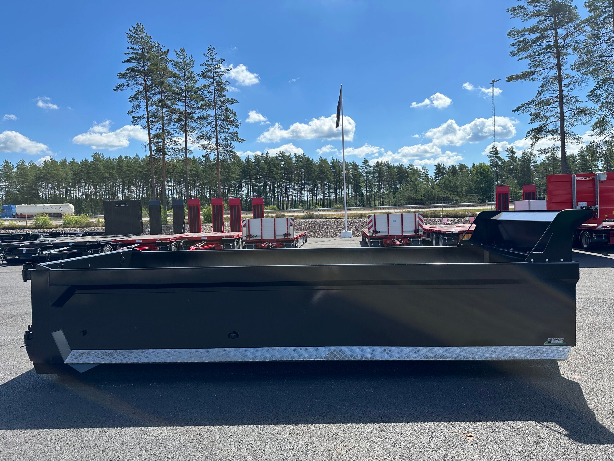 Hakarps - 13,5m3 schaktflak Hardox 450 Premium