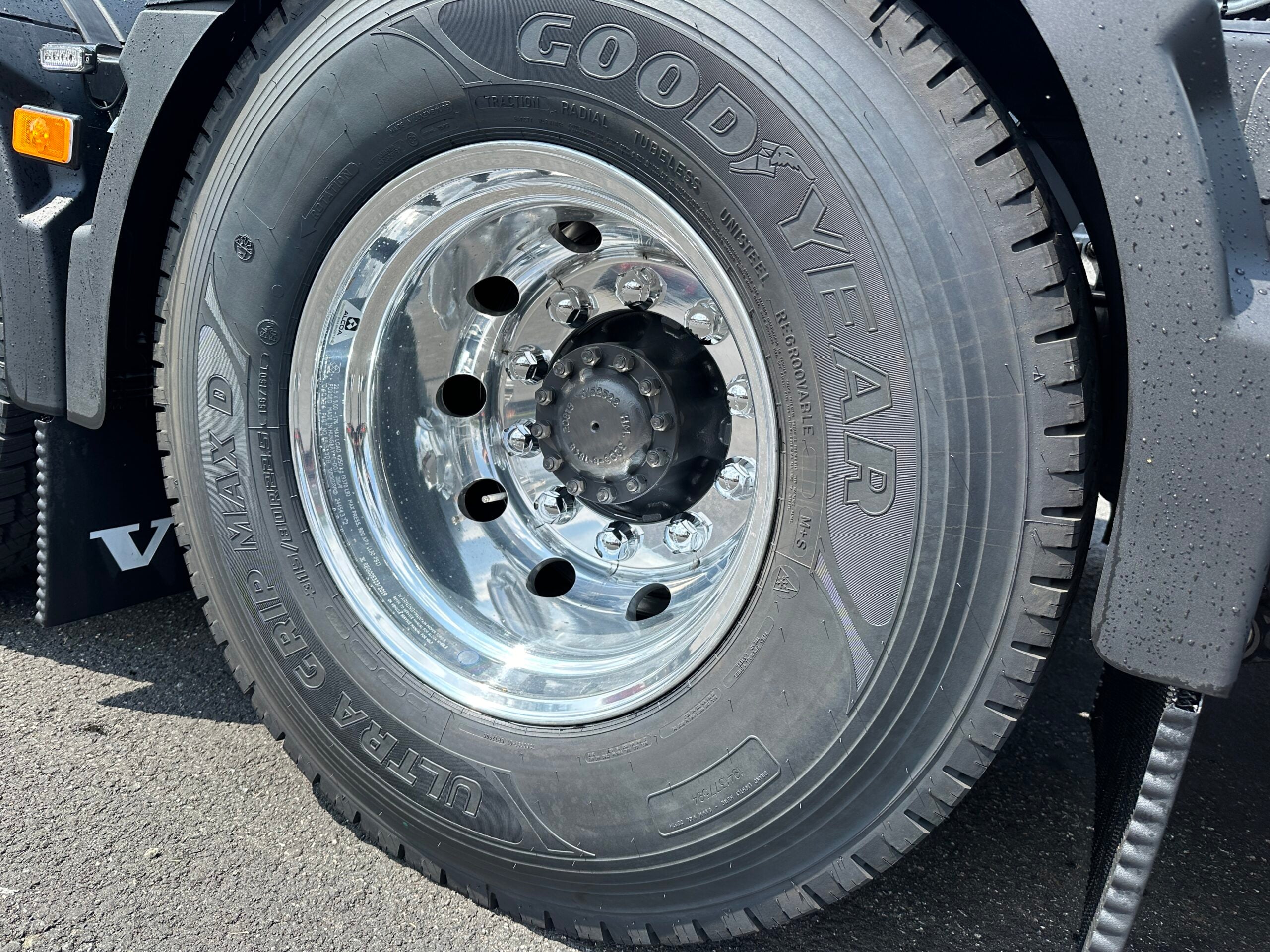 Volvo FH16 550 Tridem lastväxlare fullt plogutrustad
