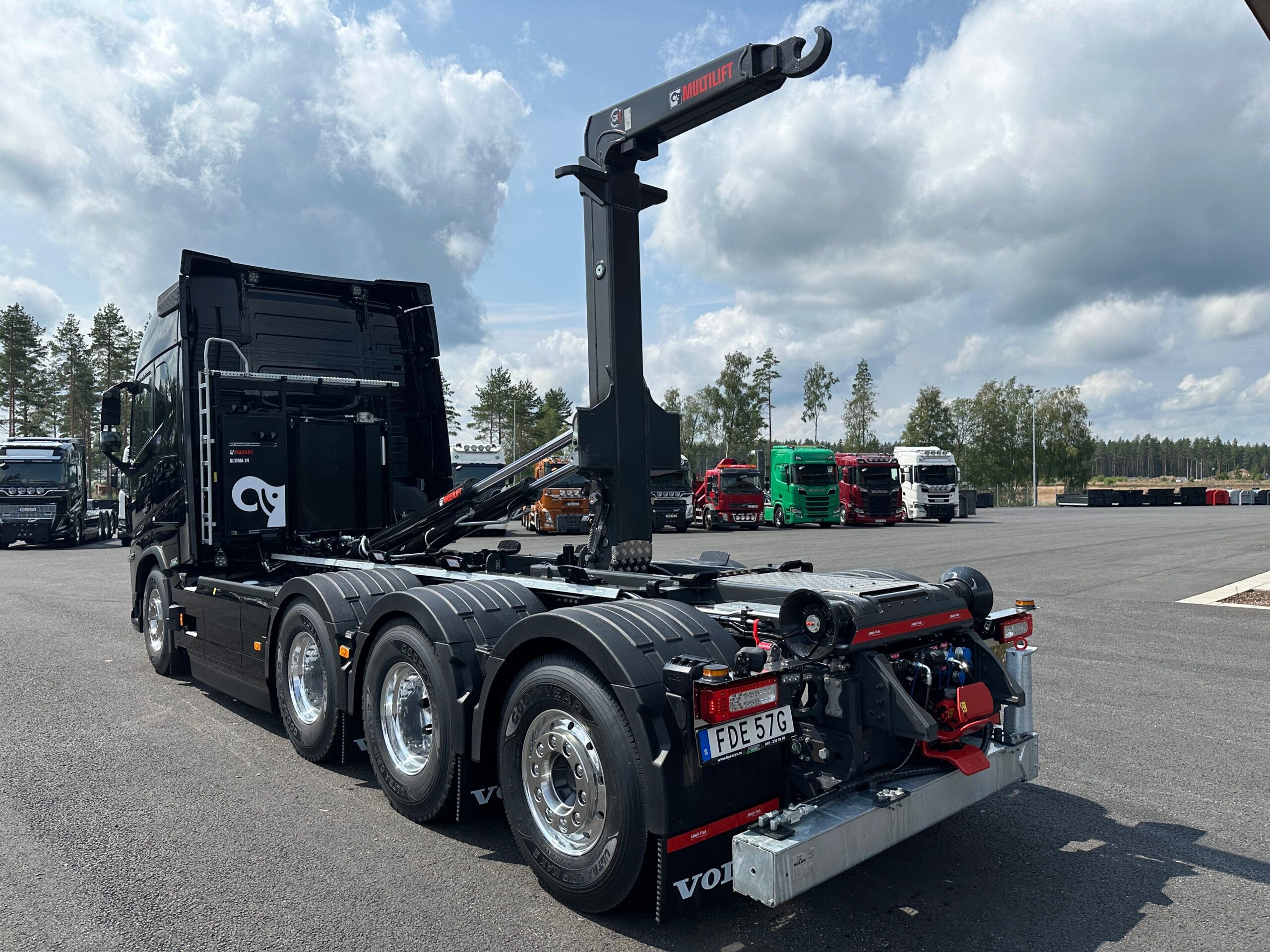 Volvo FH16 550 Tridem lastväxlare fullt plogutrustad