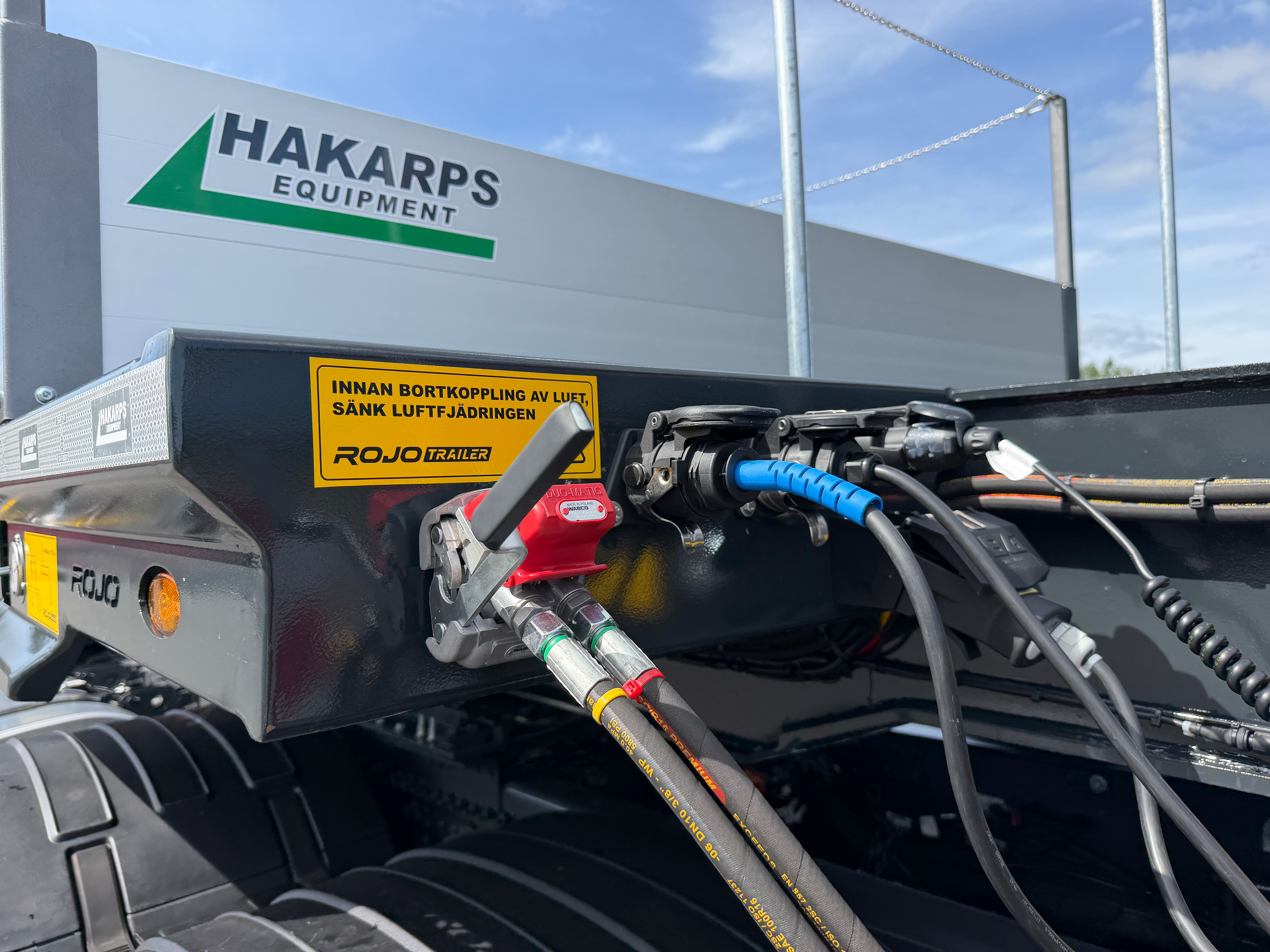 3 axlad ROJO maskintrailer avbröstningsbar svanhals fullstyrd