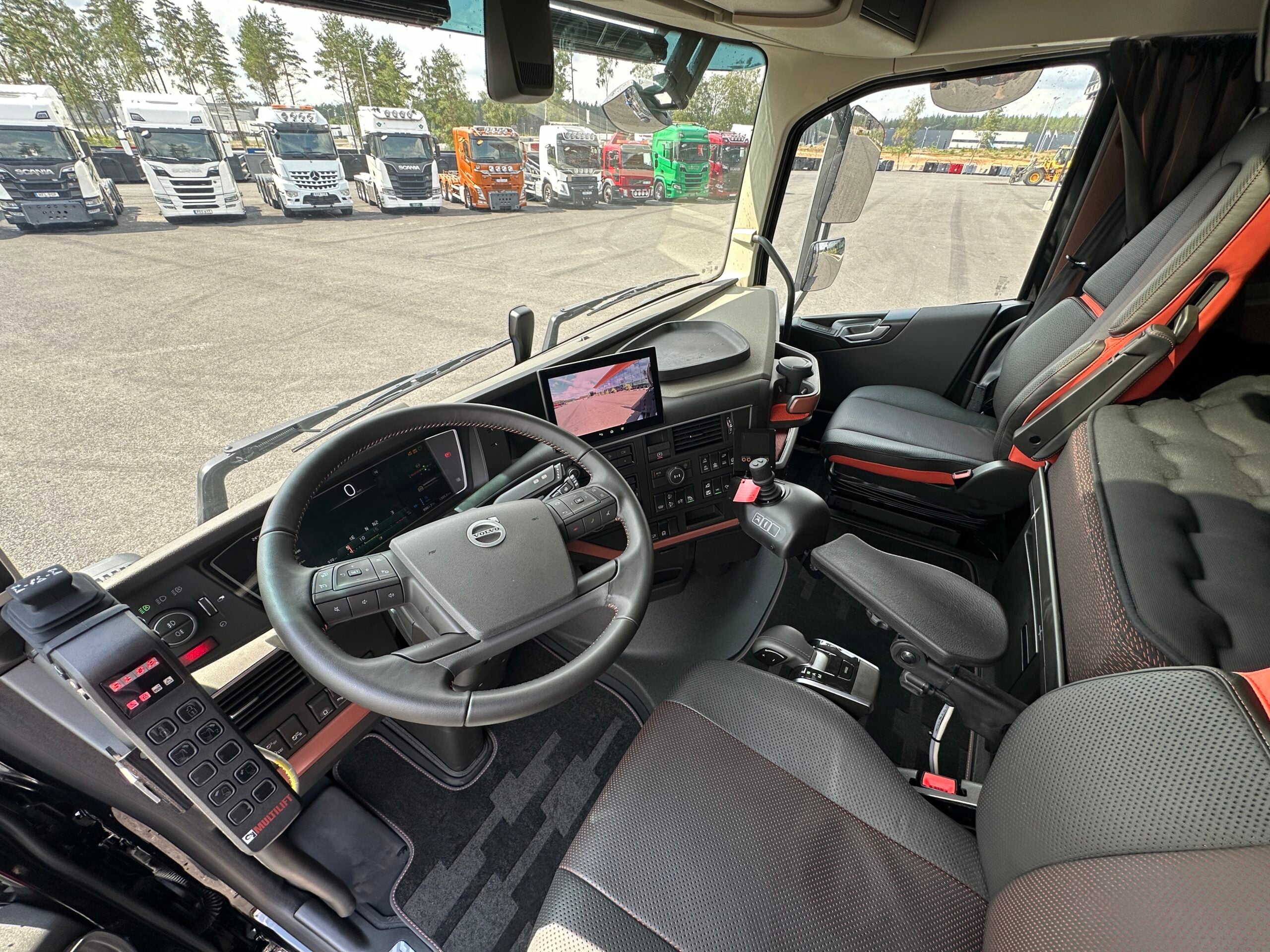 Volvo FH16 550 Tridem lastväxlare fullt plogutrustad