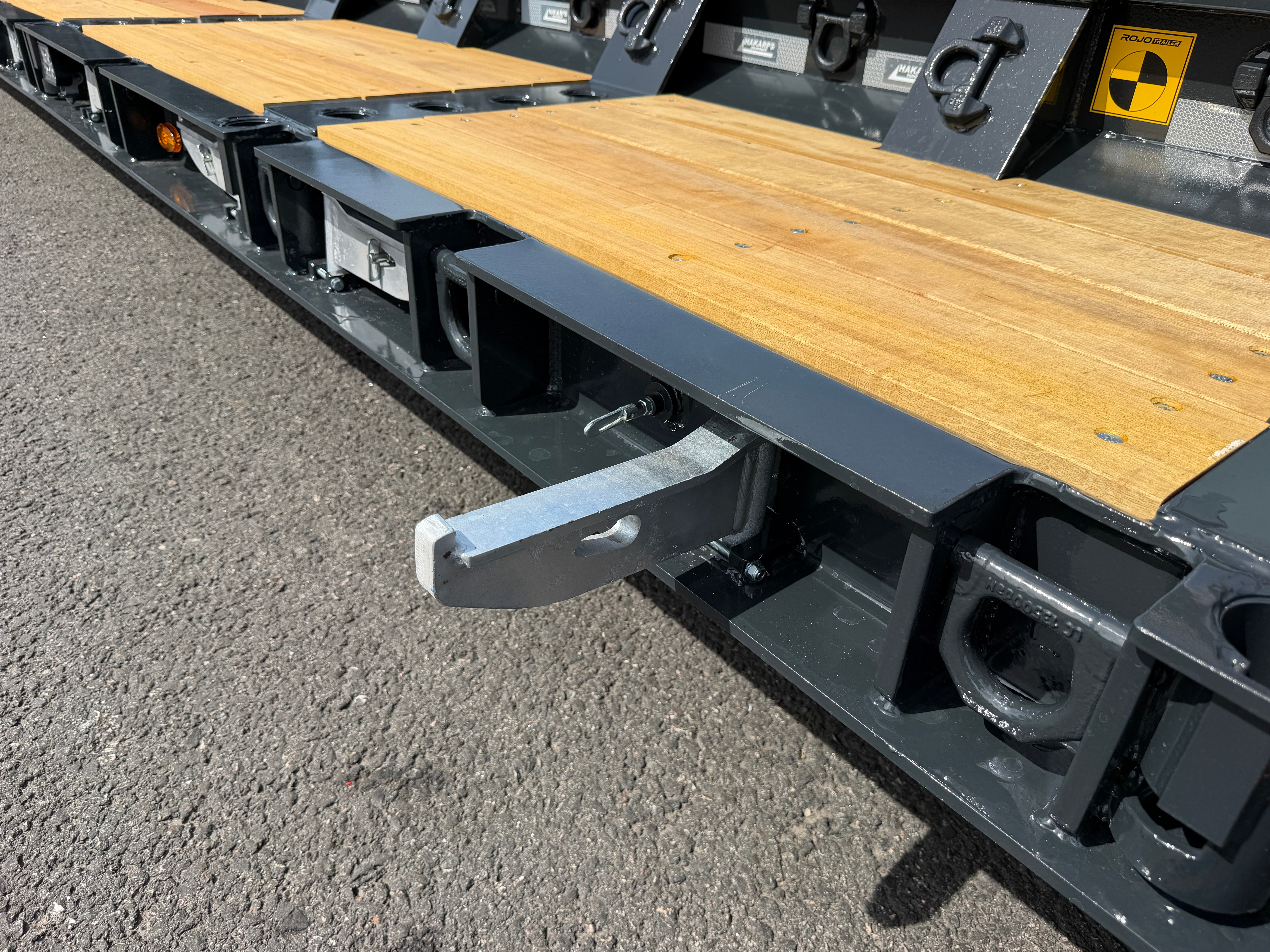 3 axlad ROJO maskintrailer avbröstningsbar svanhals fullstyrd