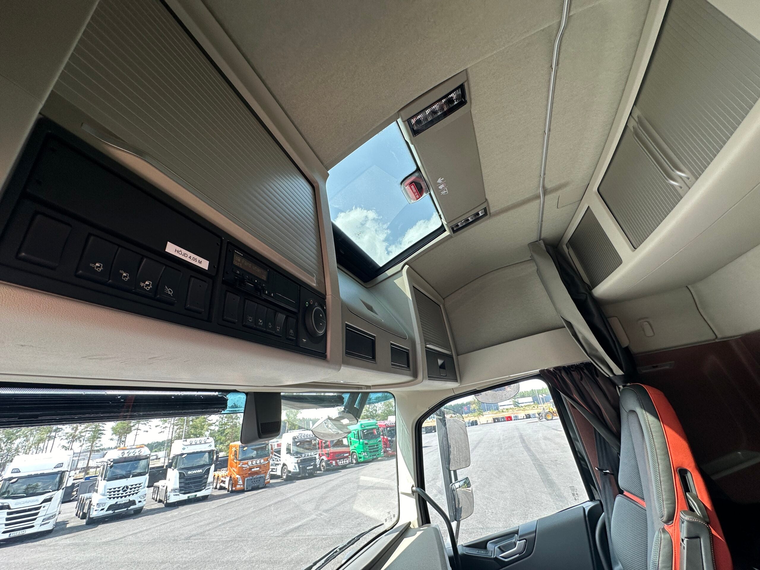 Volvo FH16 550 Tridem lastväxlare fullt plogutrustad