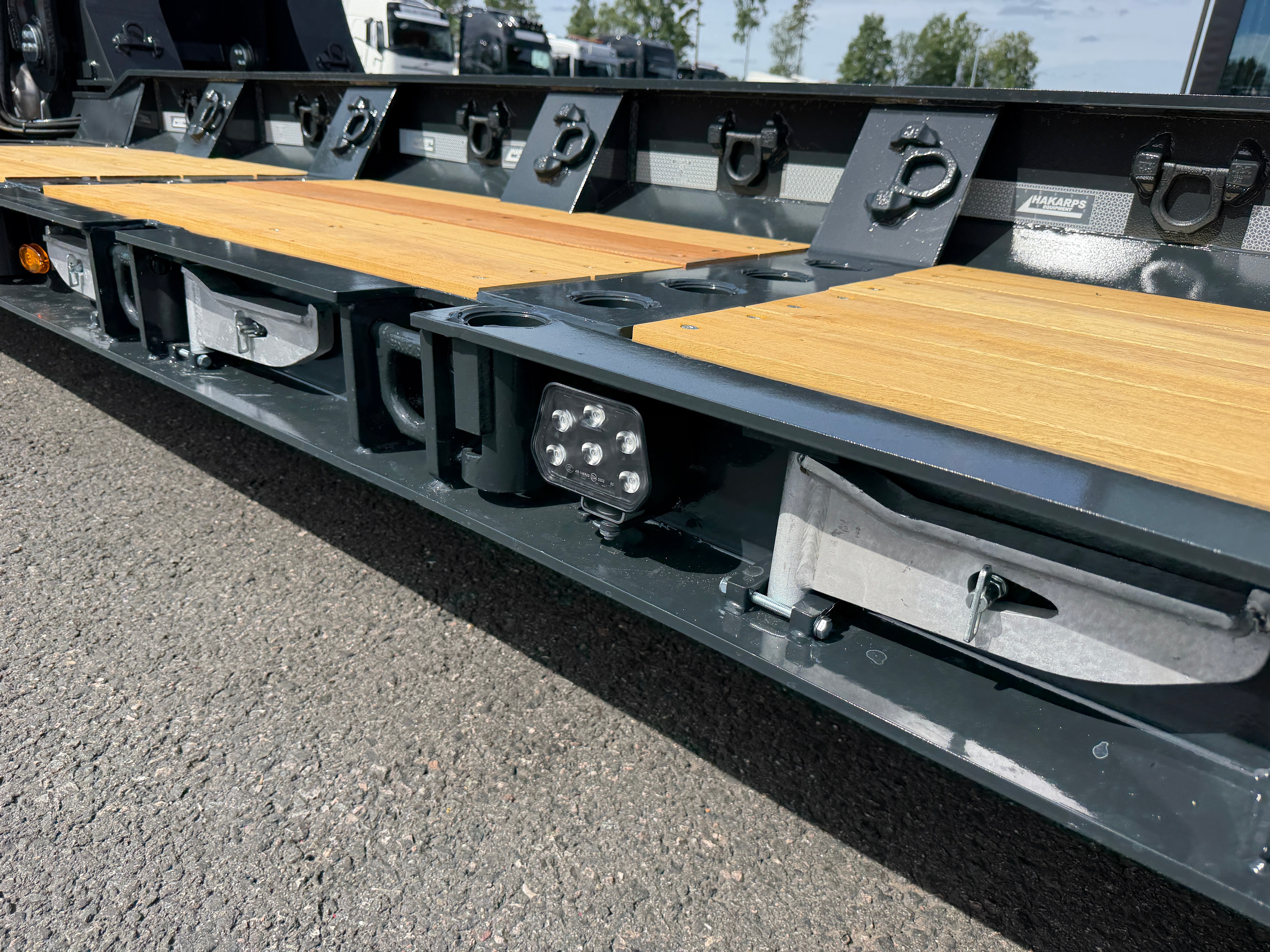 3 axlad ROJO maskintrailer avbröstningsbar svanhals fullstyrd