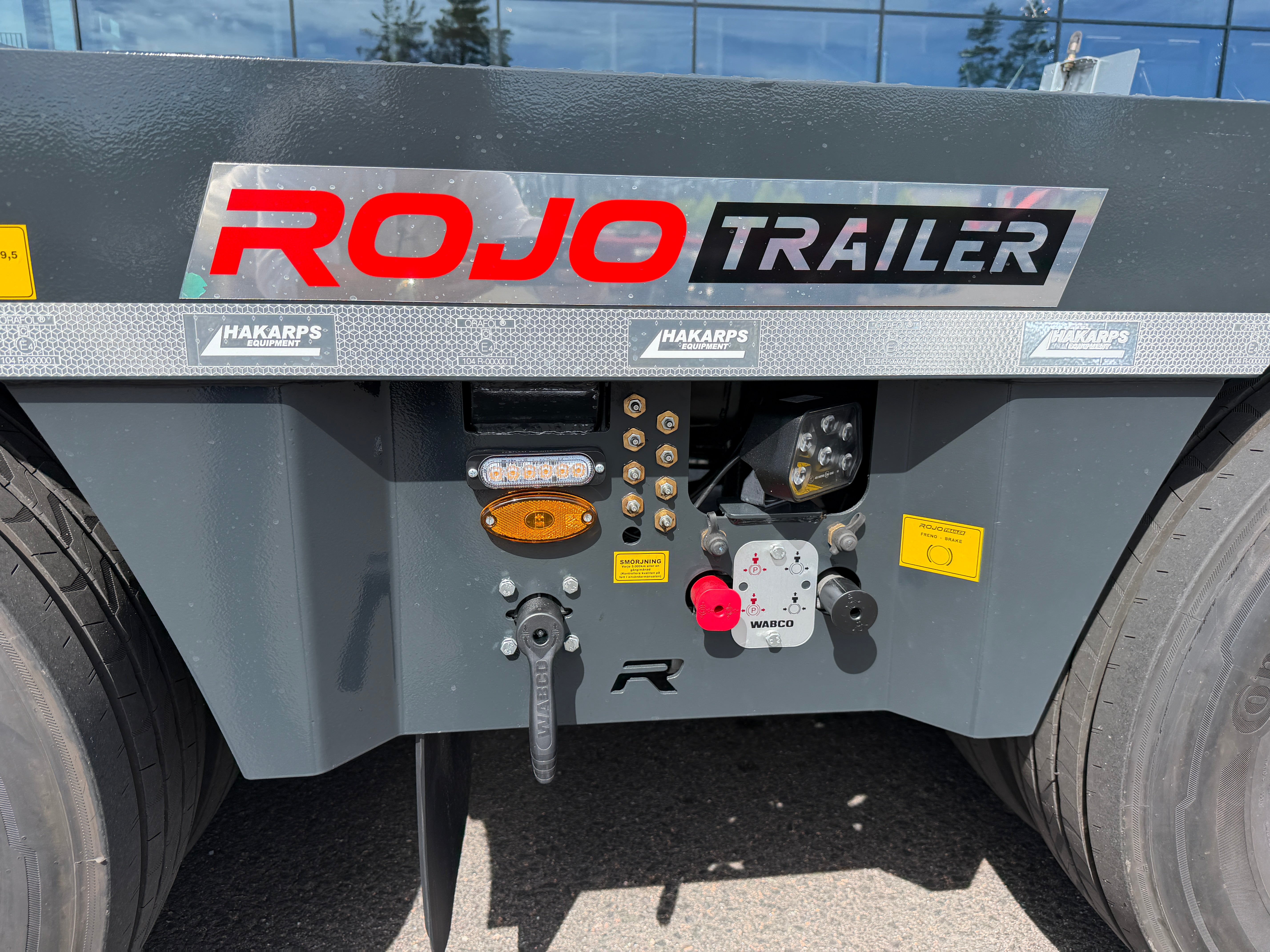 3 axlad ROJO maskintrailer avbröstningsbar svanhals fullstyrd