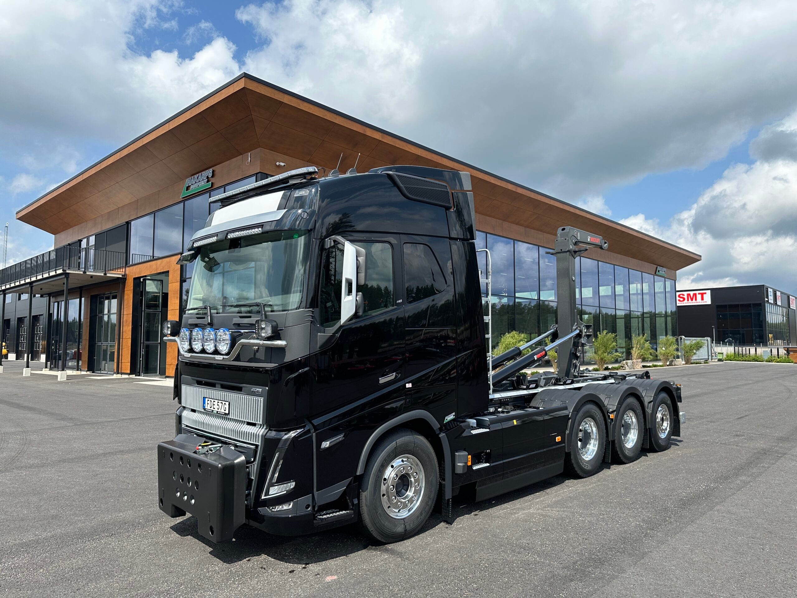 Volvo FH16 550 Tridem lastväxlare fullt plogutrustad