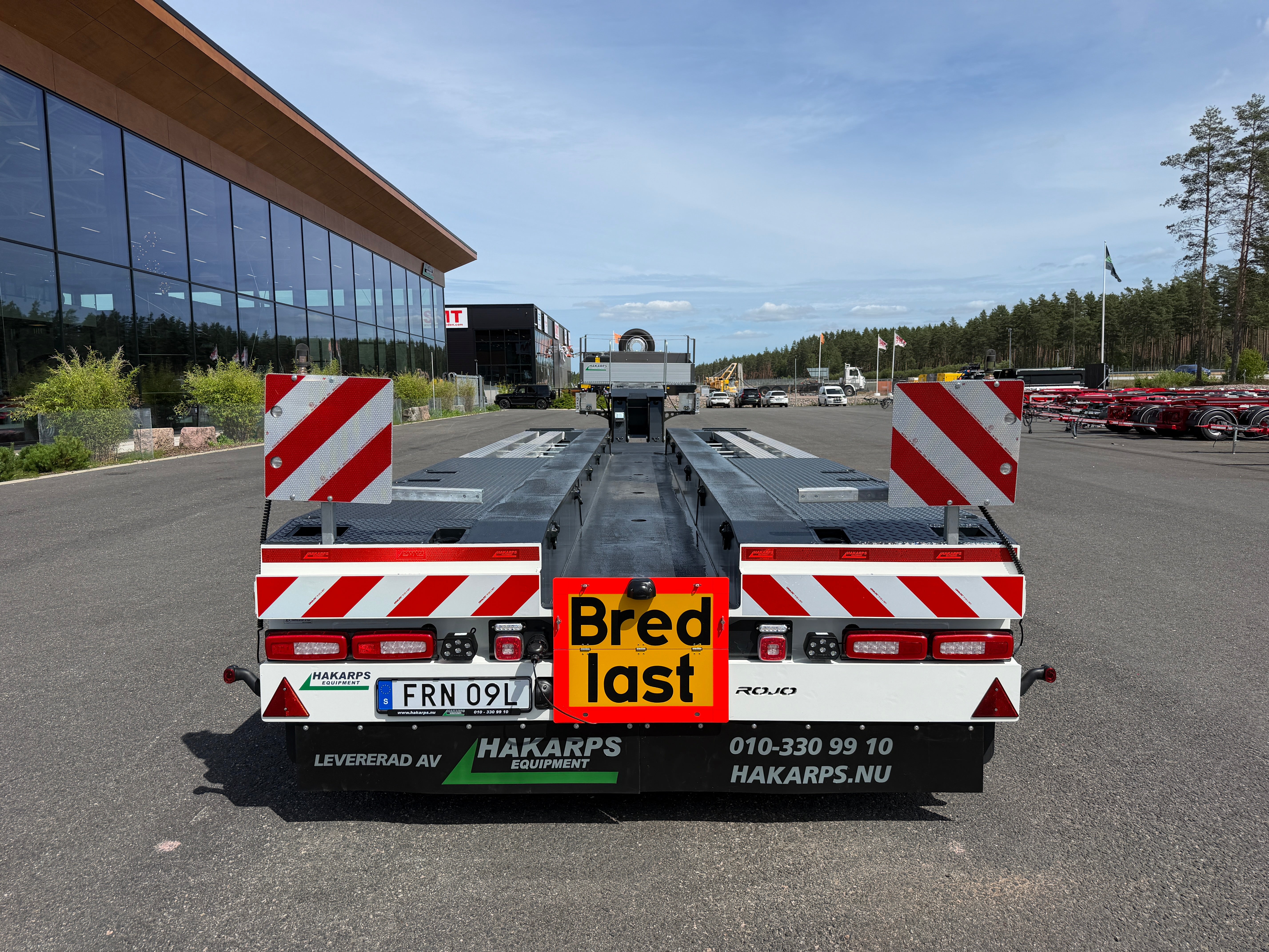 3 axlad ROJO maskintrailer avbröstningsbar svanhals fullstyrd