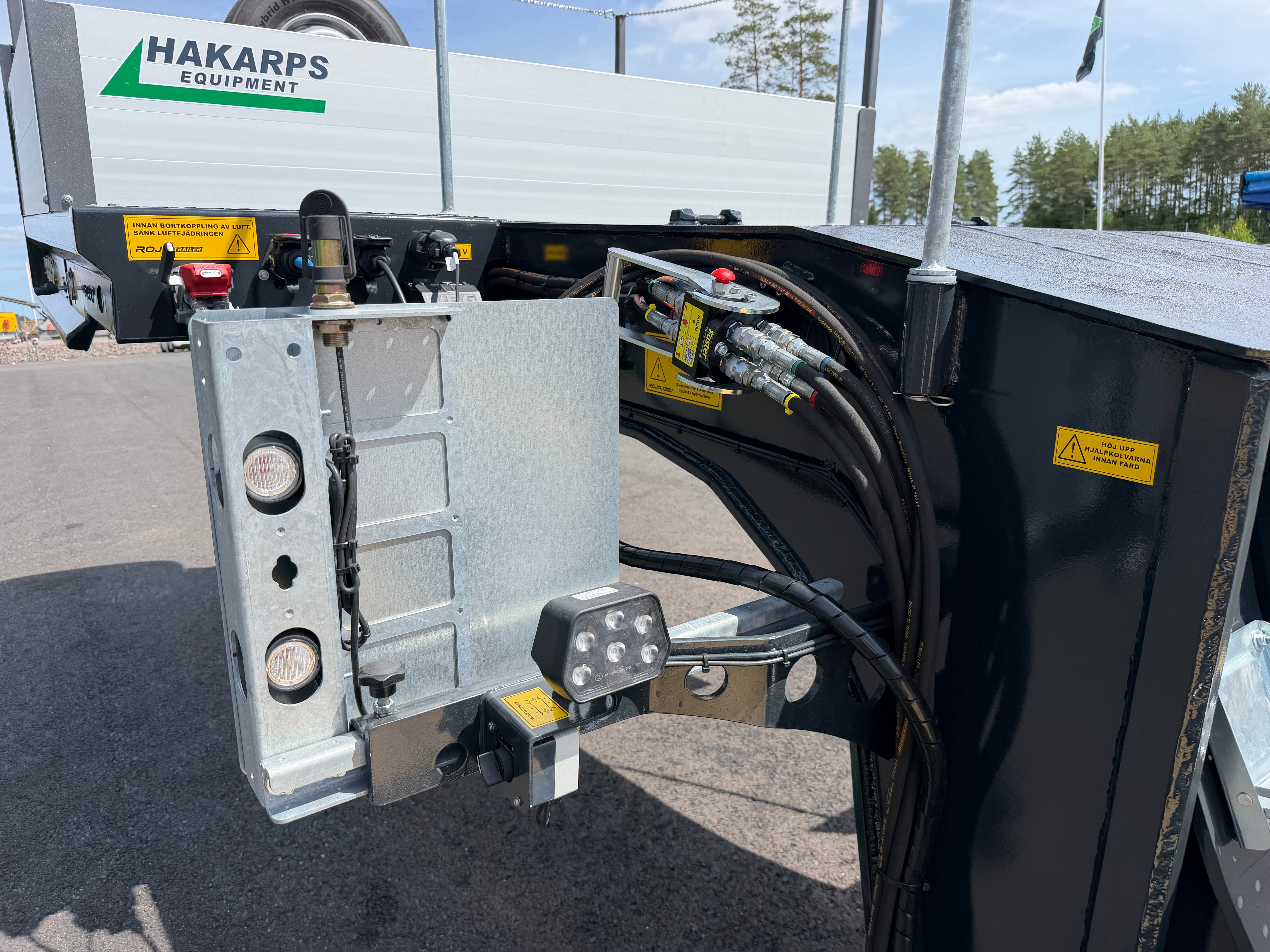 3 axlad ROJO maskintrailer avbröstningsbar svanhals fullstyrd