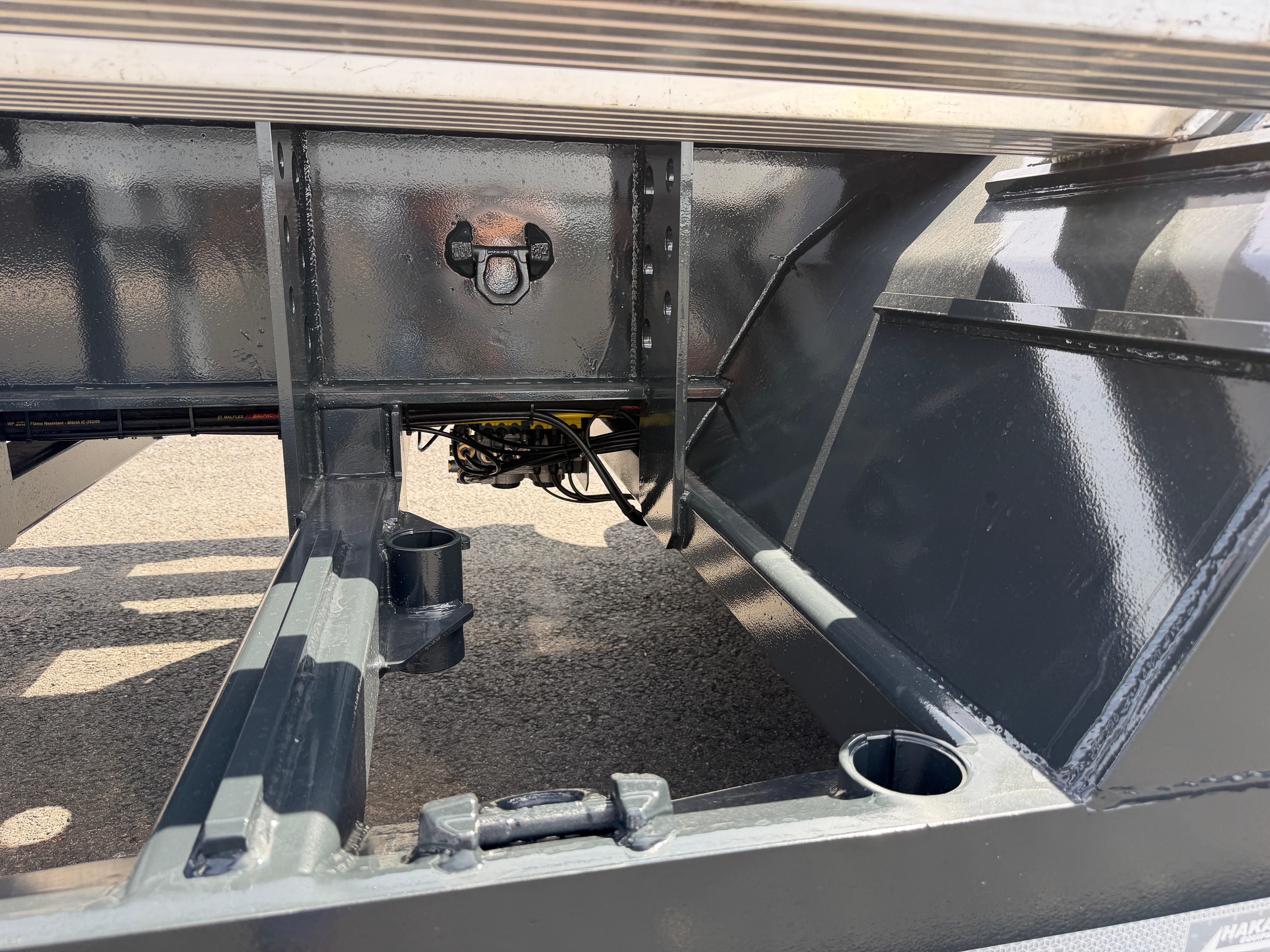 3 axlad ROJO maskintrailer avbröstningsbar svanhals fullstyrd