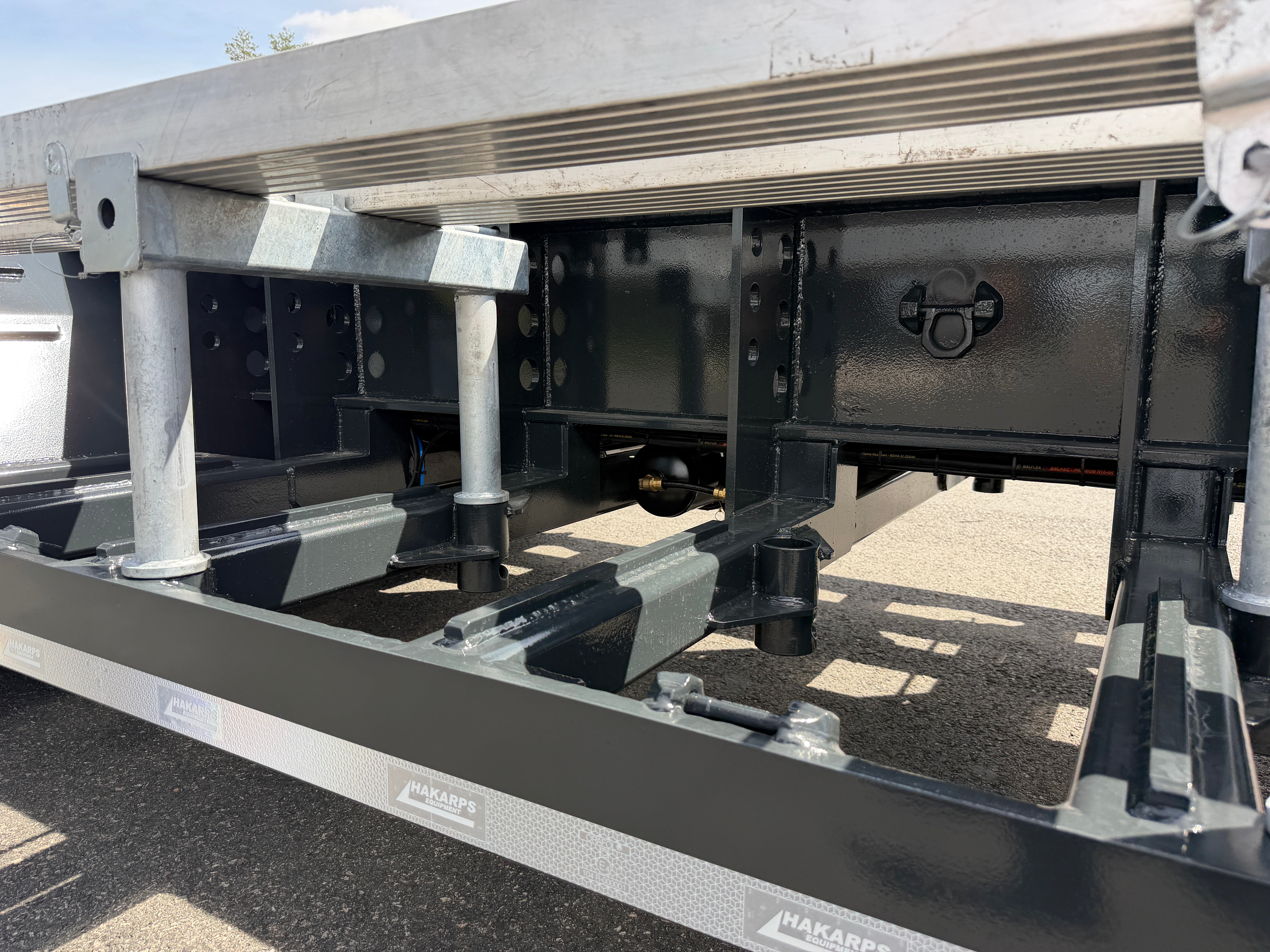 3 axlad ROJO maskintrailer avbröstningsbar svanhals fullstyrd