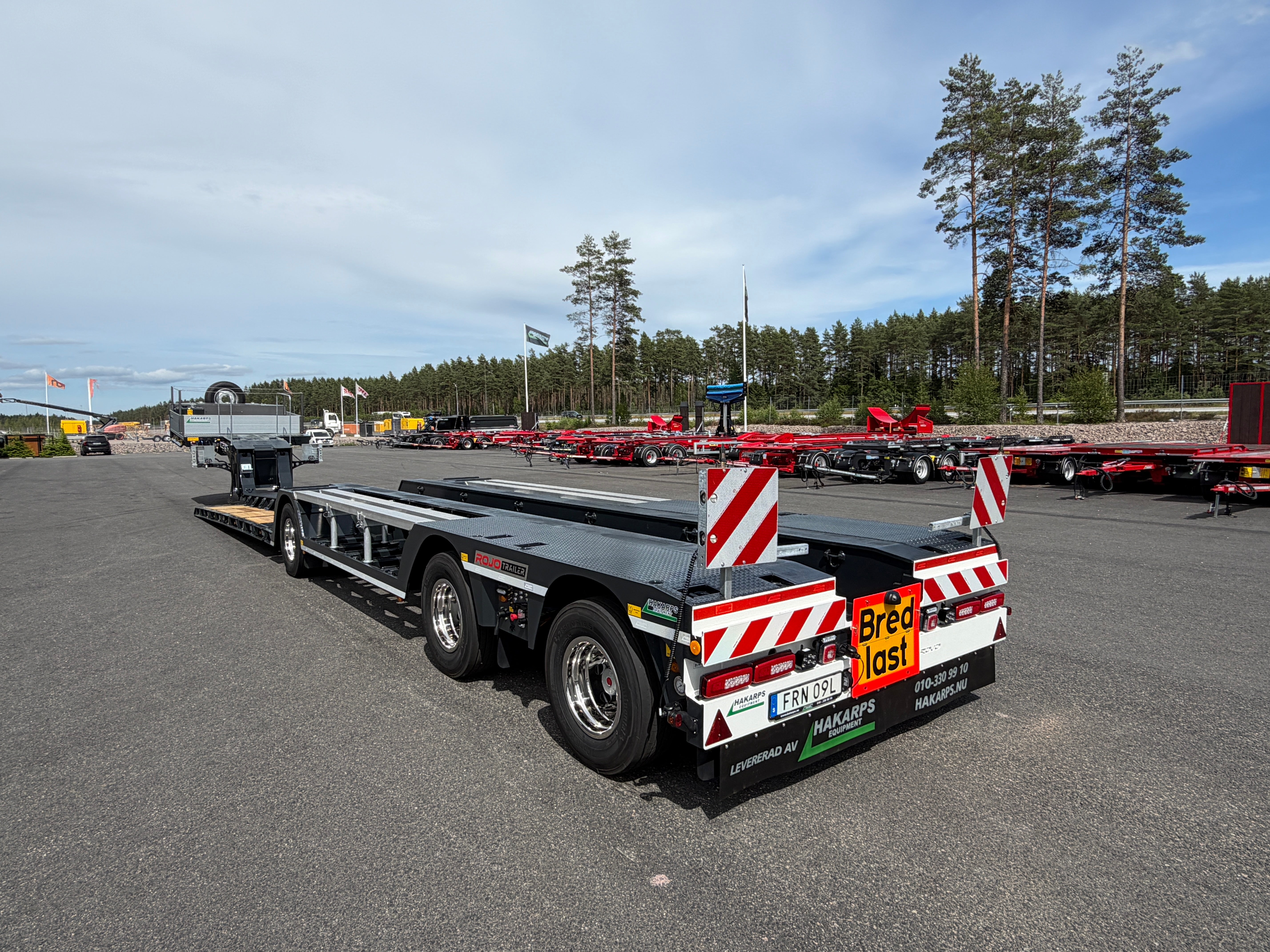 3 axlad ROJO maskintrailer avbröstningsbar svanhals fullstyrd