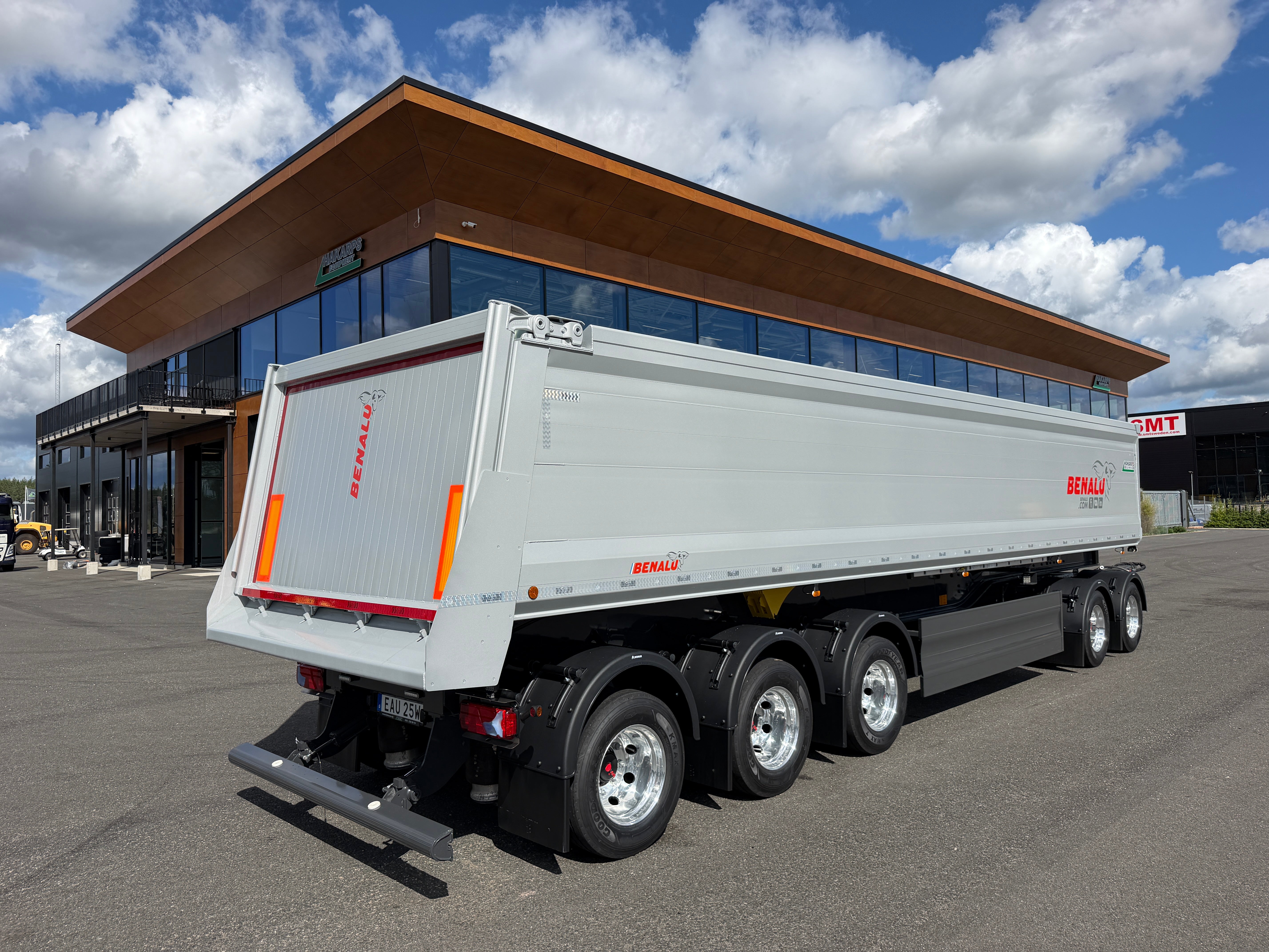 Benalu 5 axlad 42 tons tippvagn med dubbelmontage