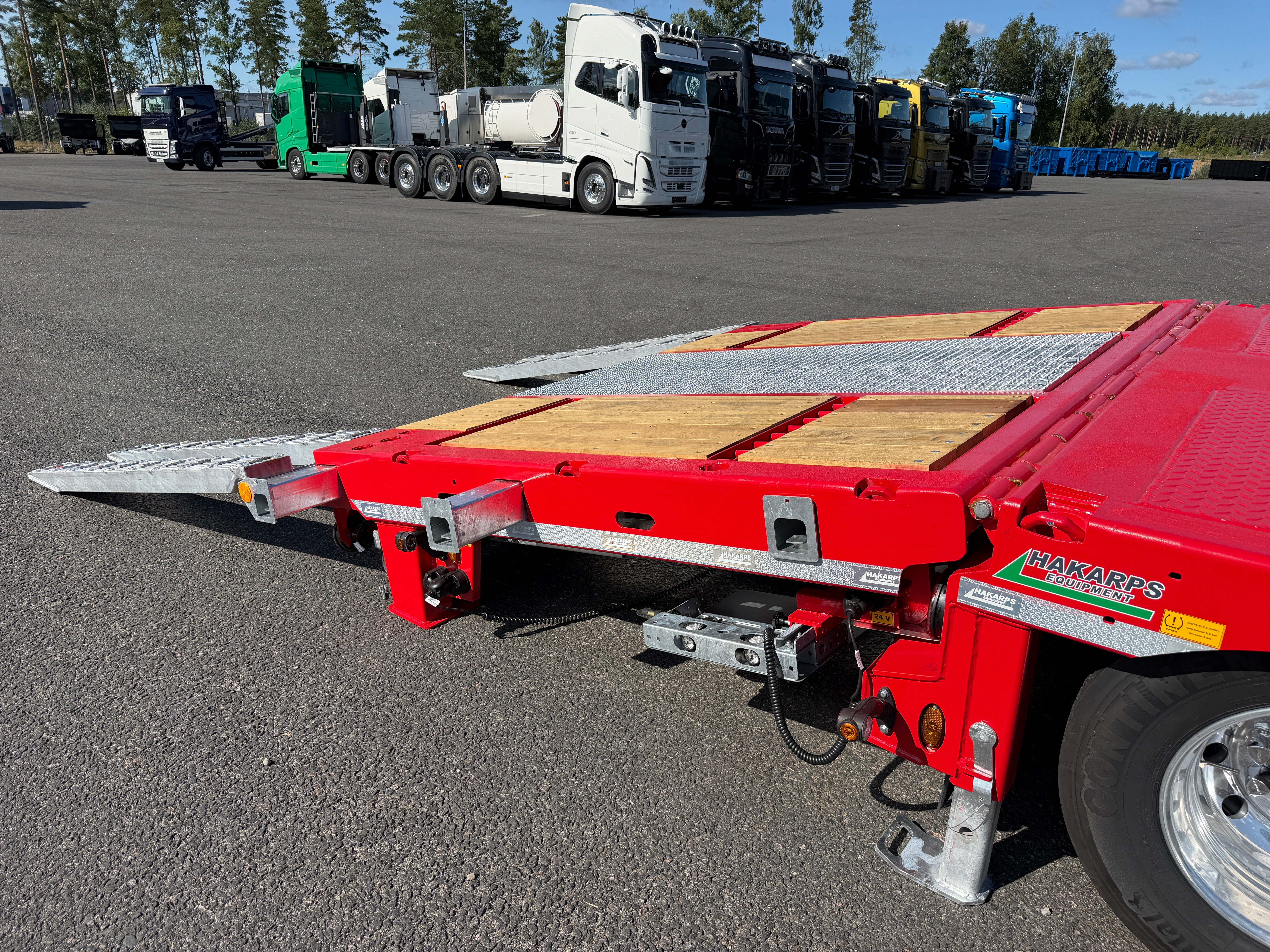 5 axlad 42 tons plan maskinvagn med uppvikbar ramp