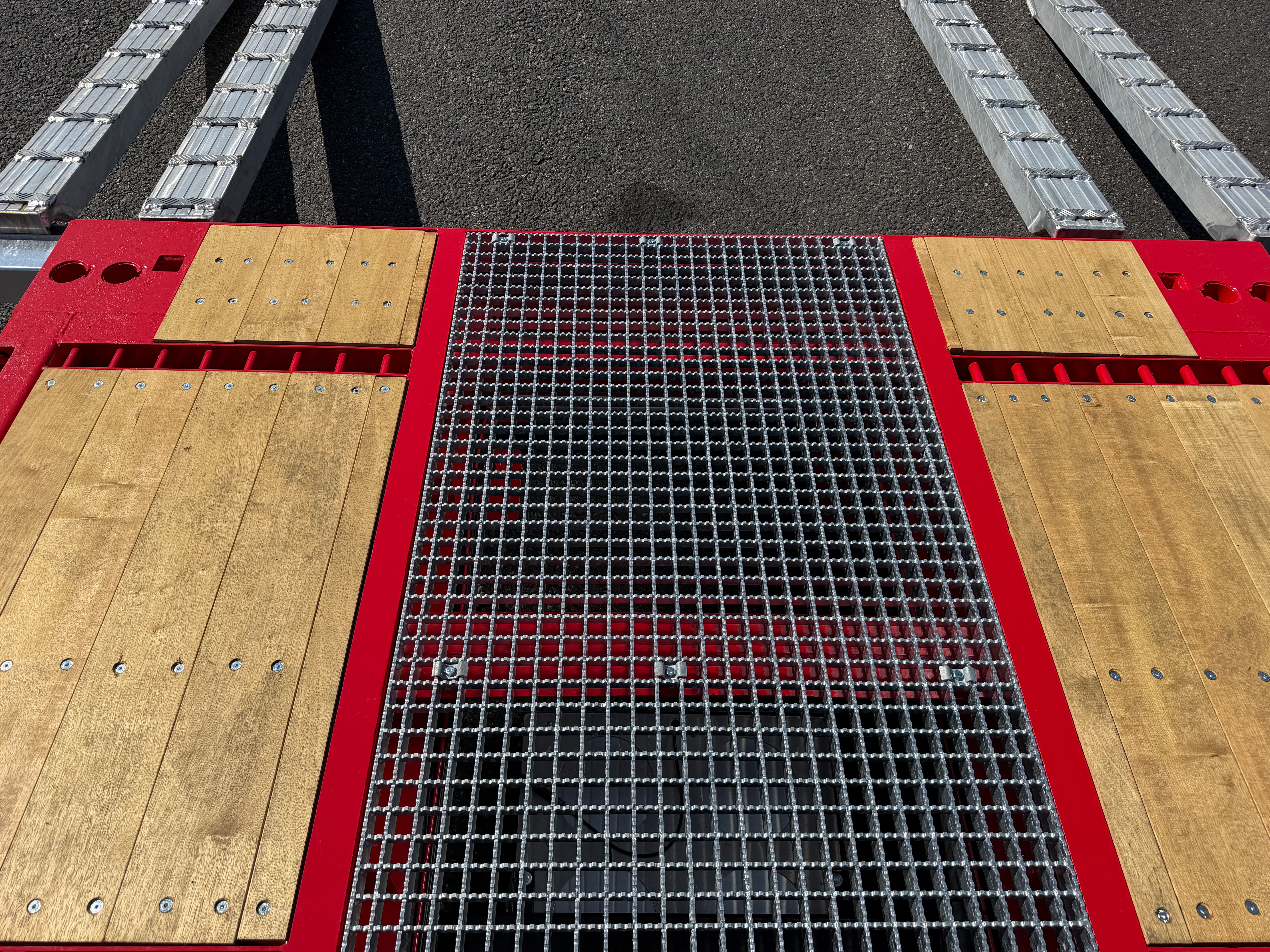 5 axlad 42 tons plan maskinvagn med uppvikbar ramp