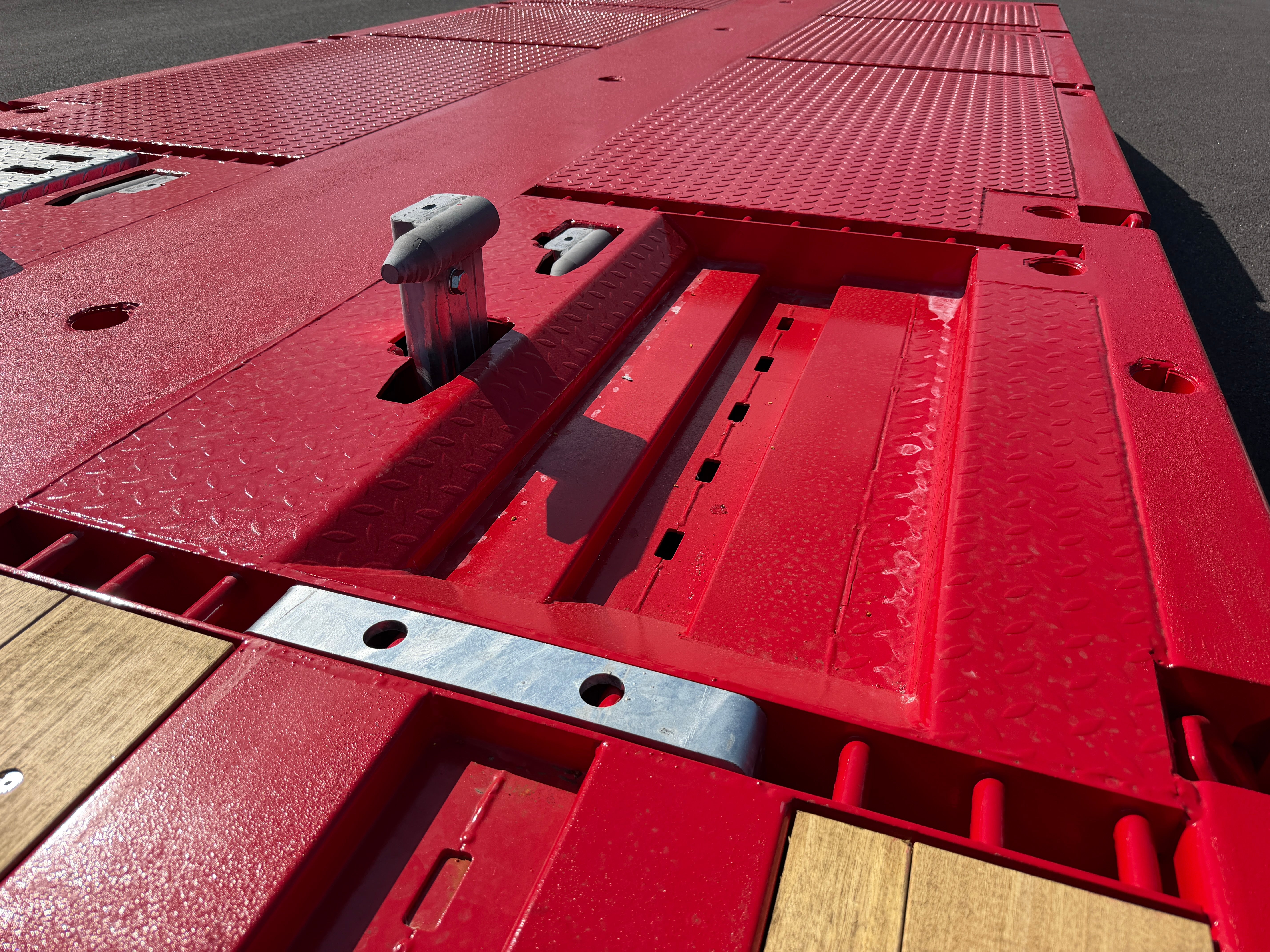 5 axlad 42 tons plan maskinvagn med uppvikbar ramp