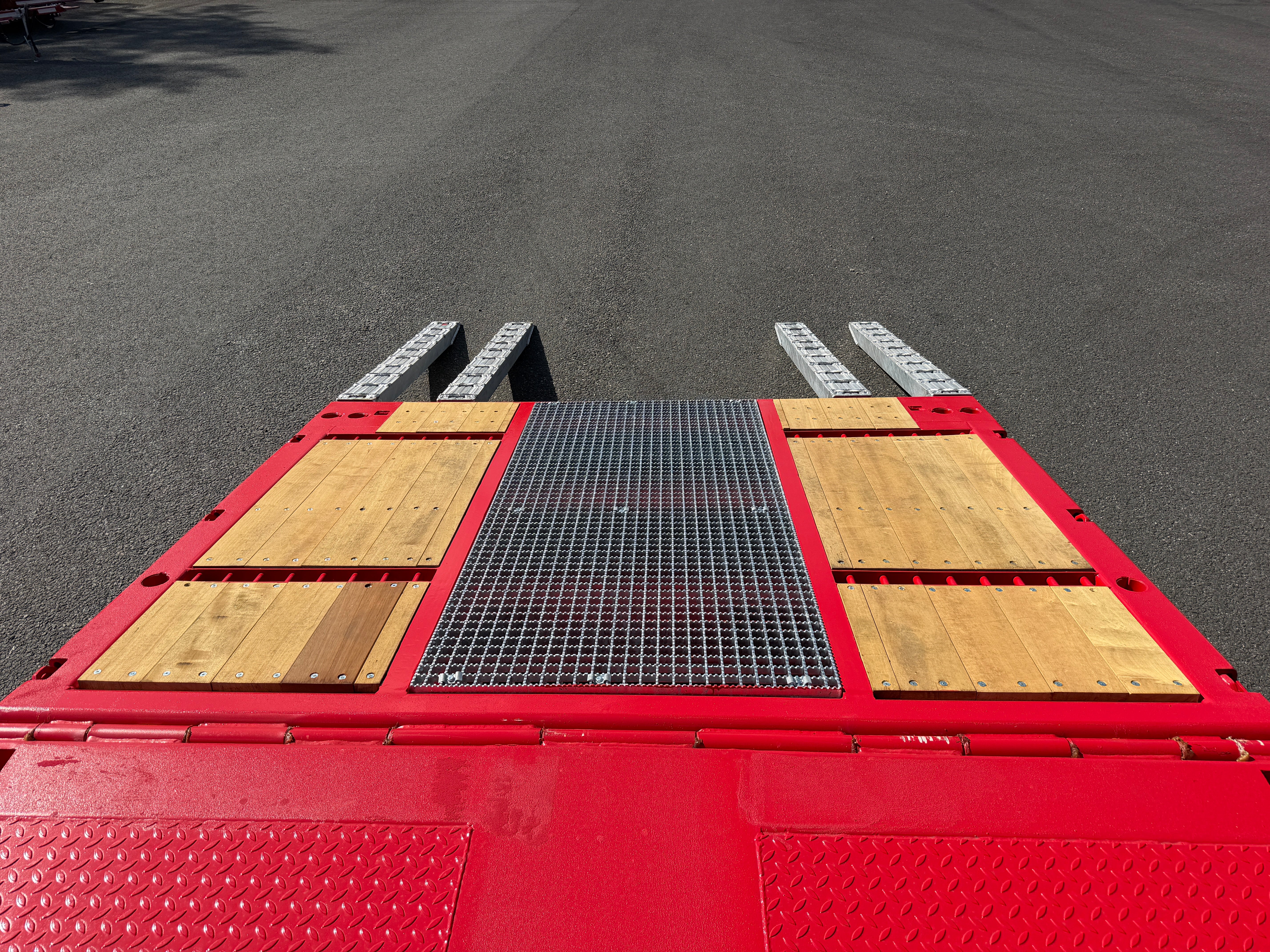 5 axlad 42 tons plan maskinvagn med uppvikbar ramp