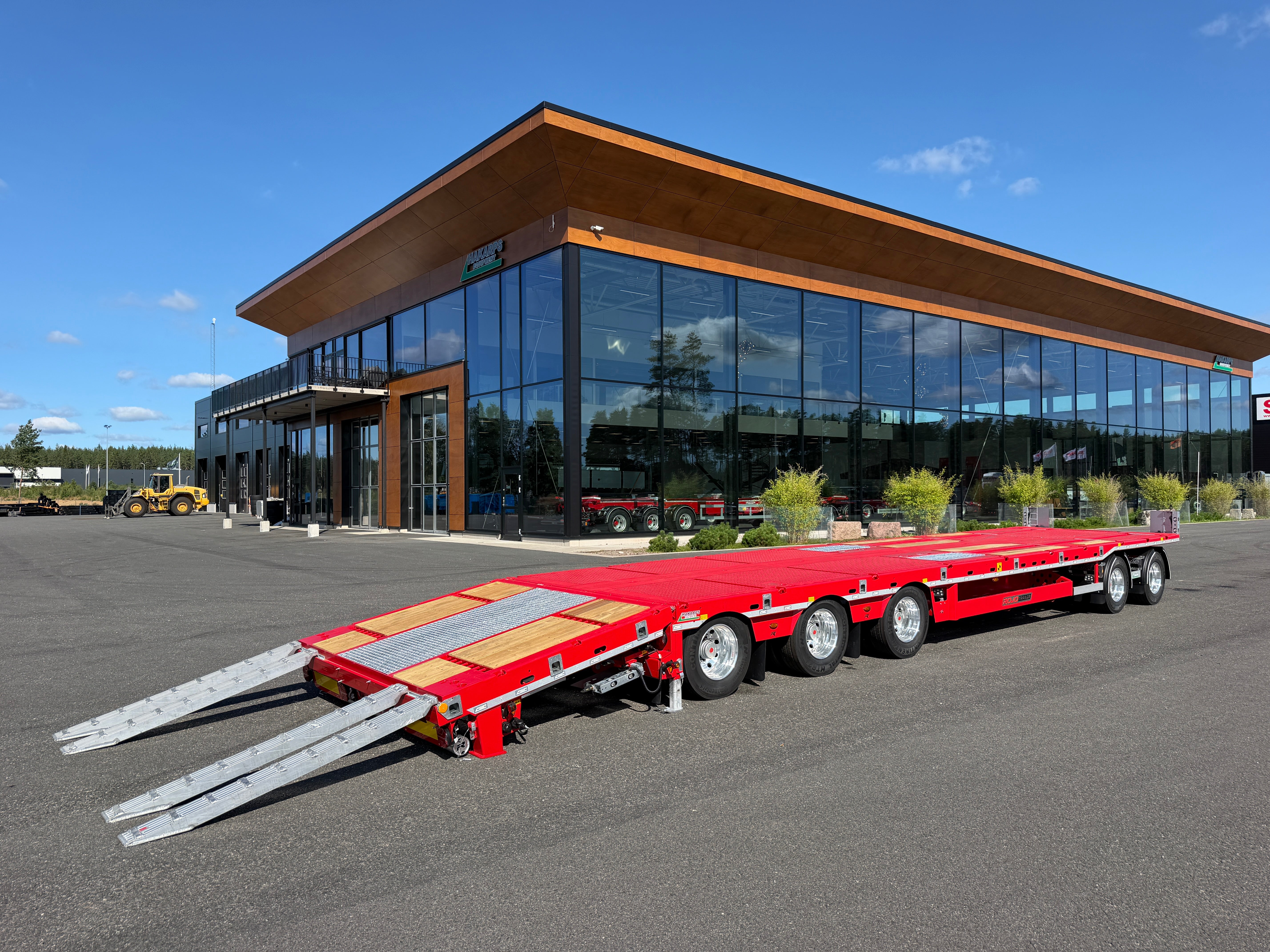 5 axlad 42 tons plan maskinvagn med uppvikbar ramp