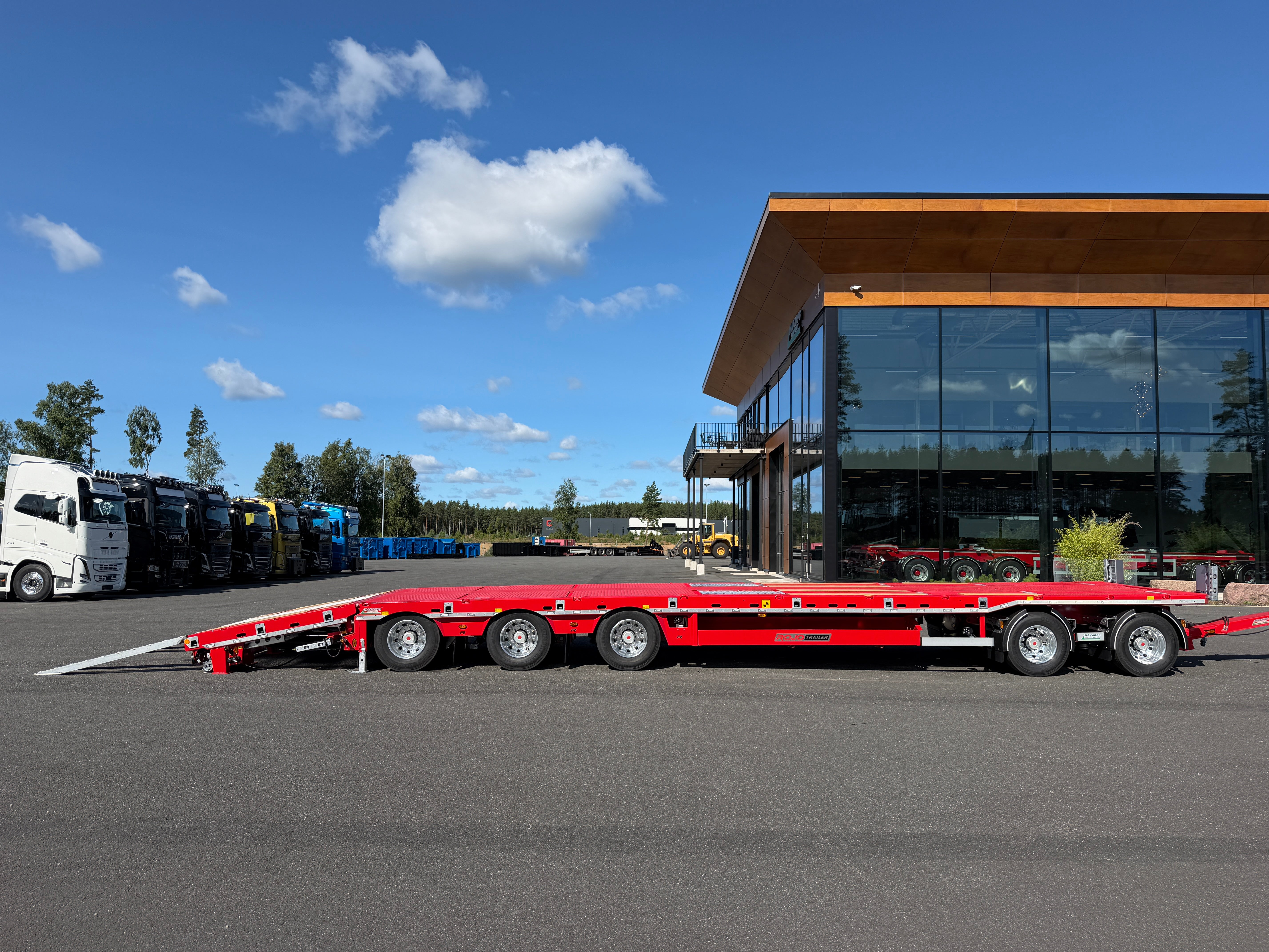 5 axlad 42 tons plan maskinvagn med uppvikbar ramp